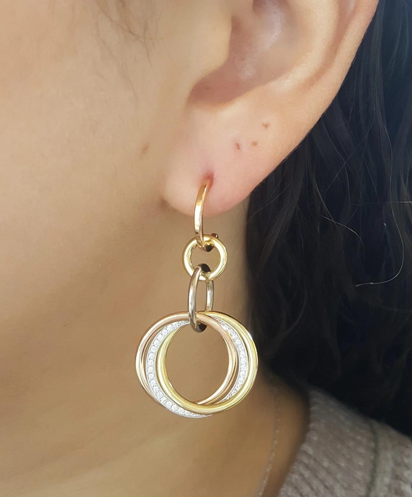 Orecchini a goccia con pavé di diamanti Cartier Trinity Crash in vendita 1