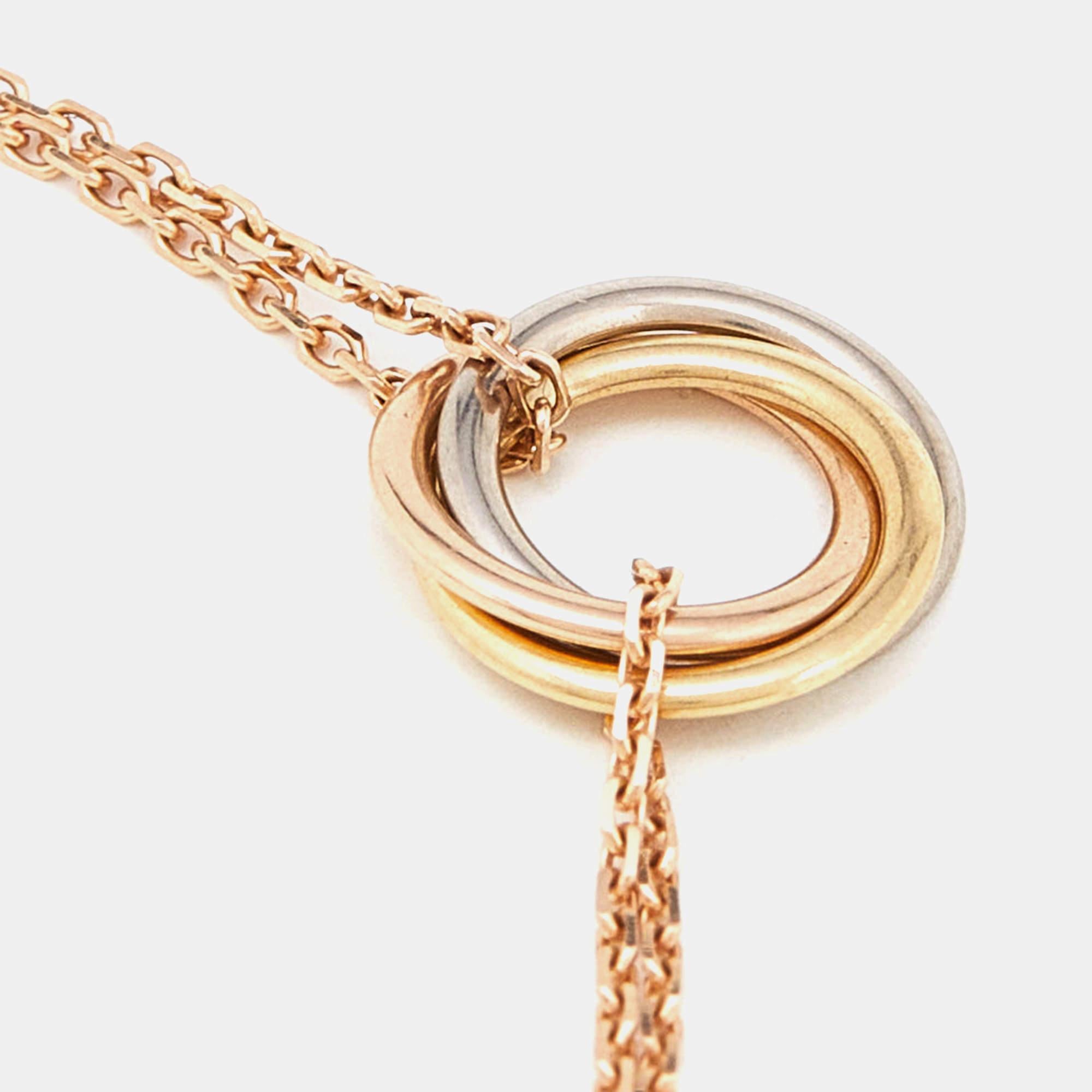 The Trinity de Cartier collection consists of pieces that are like one of those beautiful dreams you never want to break away from. Picked from that very line is this bracelet that comes in 18k gold with an assembly of subtle exquisiteness The slim