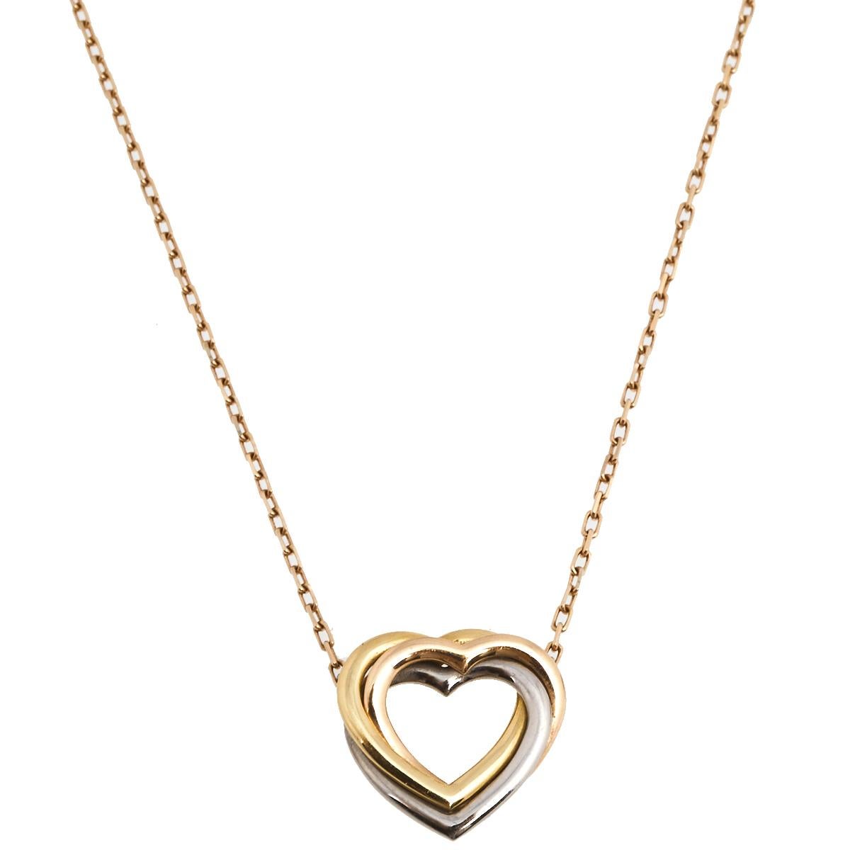 This Trinity de Cartier necklace has a pendant crafted with 18k three-tone gold that interlock with one another to form a single magnificent heart whilst being held by a delicate chain with a lobster clasp. The necklace is will make a worthy buy.