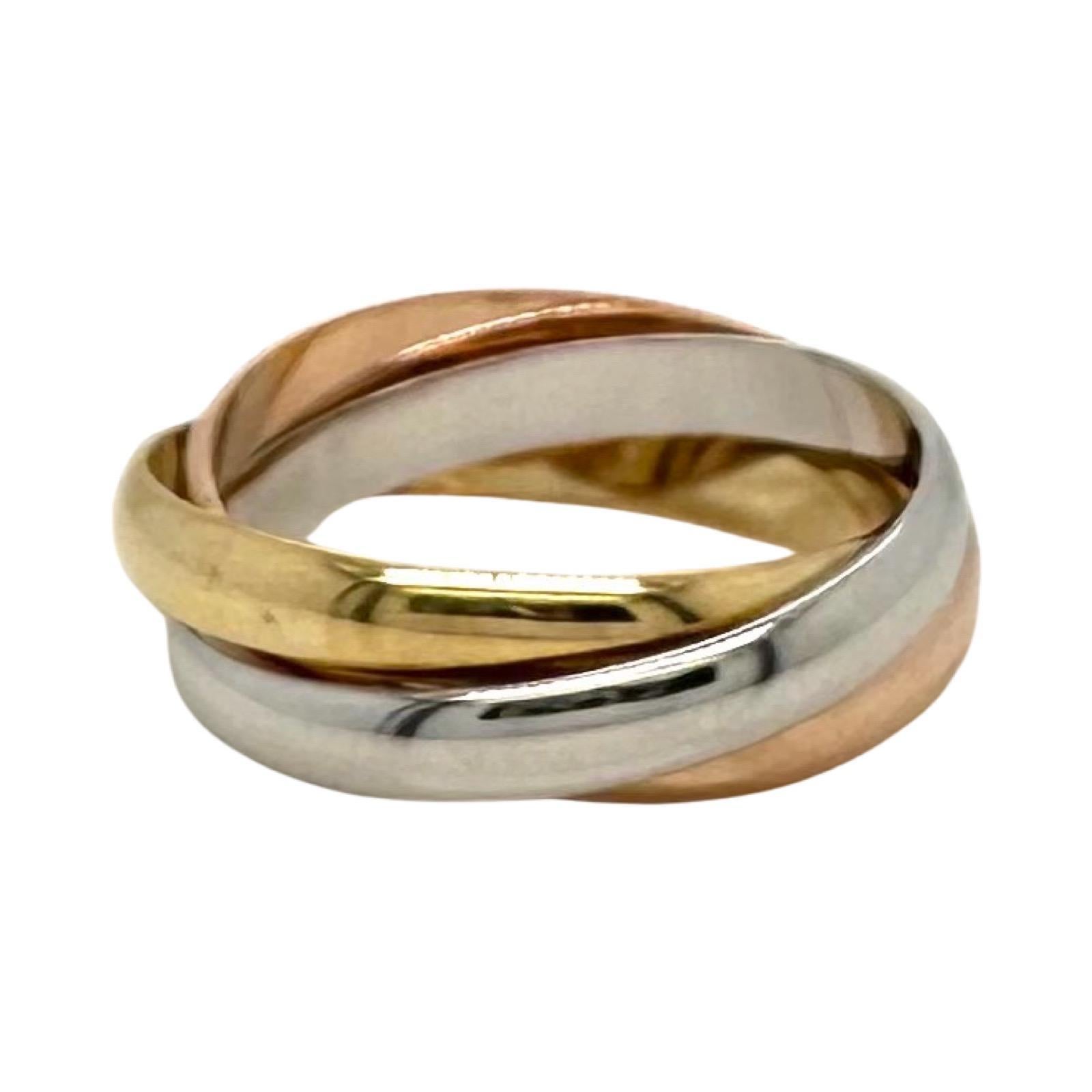 Créateur : Cartier
Collectional : Trinity
Métal : or jaune, rose, blanc
Pureté du métal : 18k
Taille de la bague : 52 (Euro) ; 6 (US)
Signature / Poinçon : Cartier ; Numéro de série ; 750
Comprend : 24 mois de garantie Brilliance Jewels
Boîte Cartier