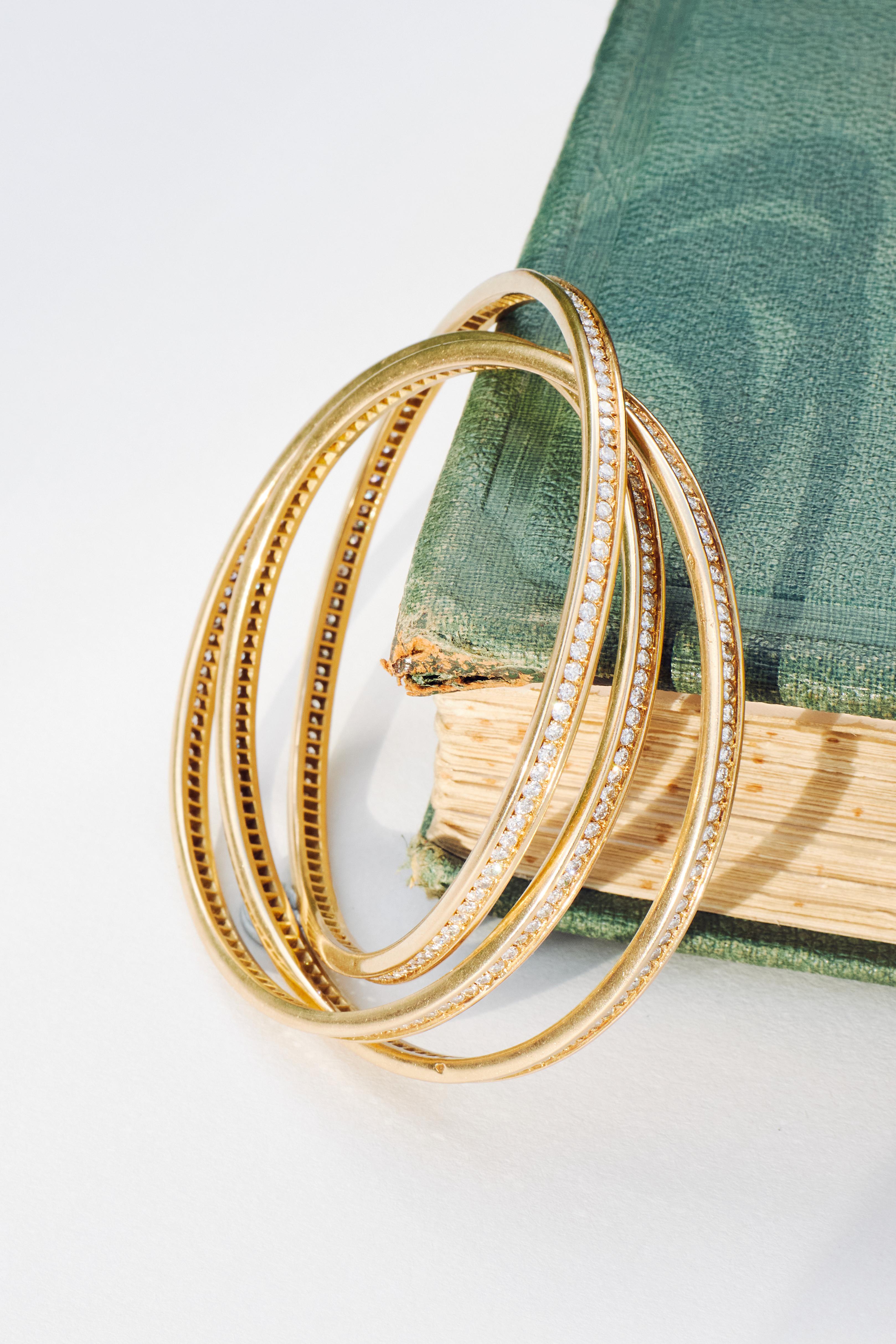 Bracelet trinitaire en or jaune 18 carats et diamants de Cartier Excellent état - En vente à London, GB