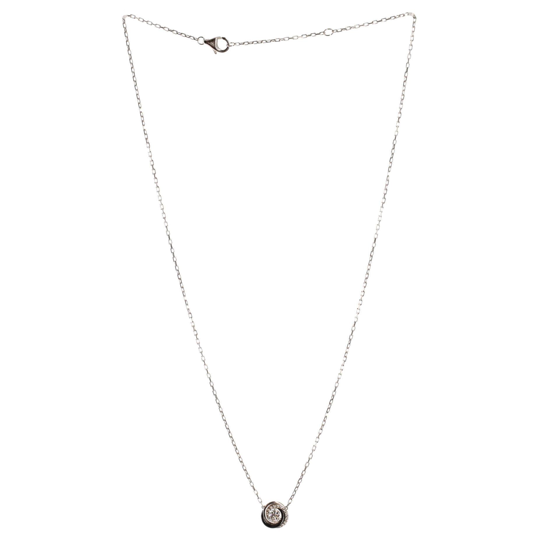Zustand: Großartig. Leichte Abnutzung.
Zubehör: Kein Zubehör
Abmessungen: Länge des Anhängers: 8,50 mm, Breite des Anhängers: 8,60 mm
Designer: Cartier
Modell: Trinity Diamant-Anhänger Halskette 18K Weißgold mit Diamanten und Keramik
Außenfarbe: