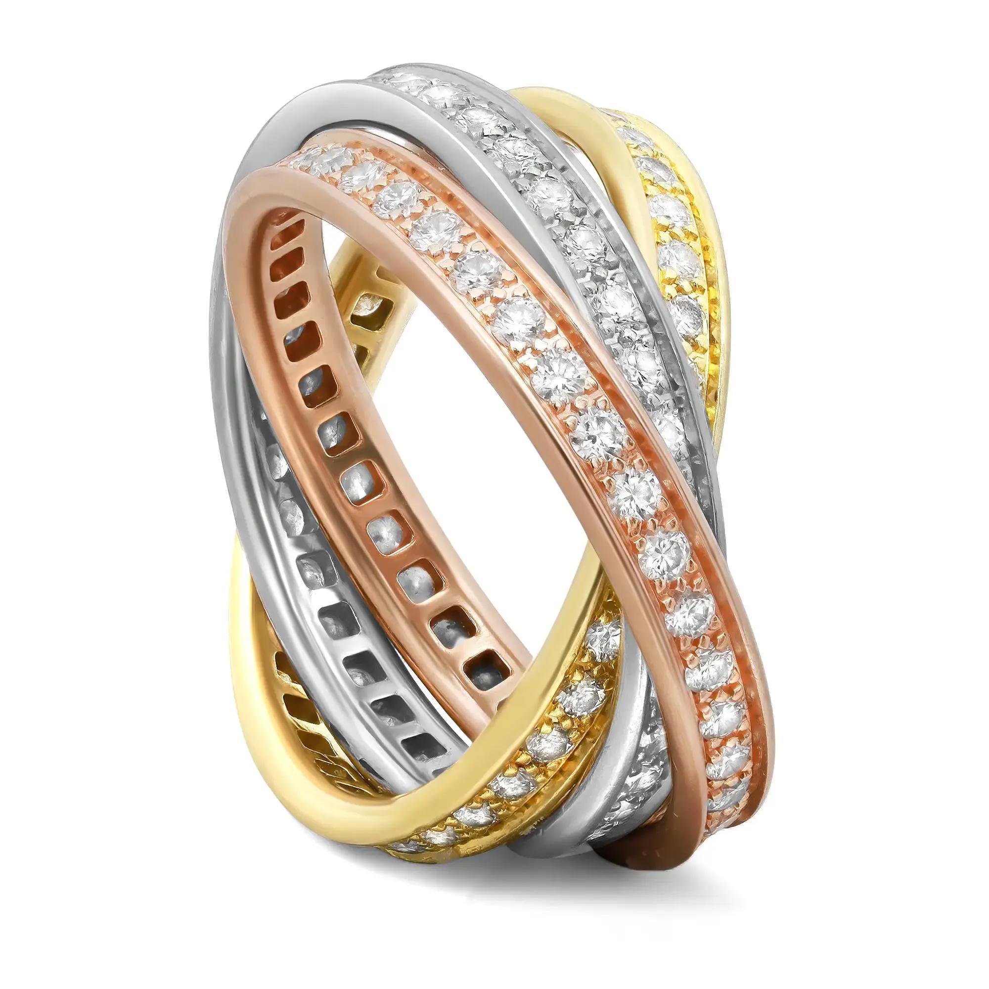 Anello Cartier Trinity con pavé di diamanti rotondi, realizzato in oro bianco, oro rosa e oro giallo 18 carati. Peso totale dei diamanti: Circa 1,50 carati. La larghezza di ogni banda è di 3,4 mm. Misura dell'anello: 60 US 9- 9.25. Peso totale: