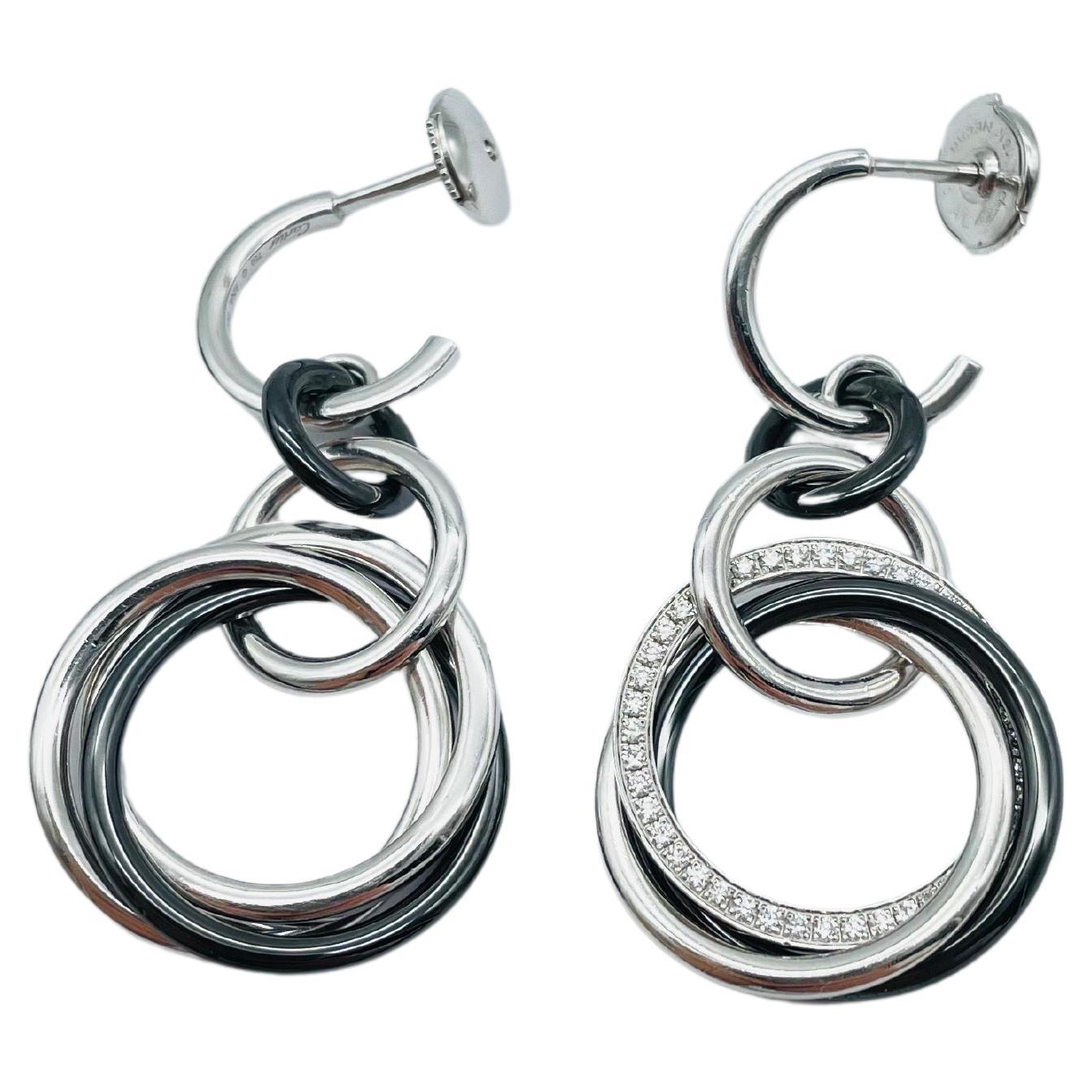 Cartier Trinity Earrings Diamond/White Gold/Ceramic

Immerse yourself in a dreamlike realm of elegance and enchantment with the exquisite Trinity earrings crafted in 18-karat white gold and black ceramic. These mesmerizing creations are adorned with