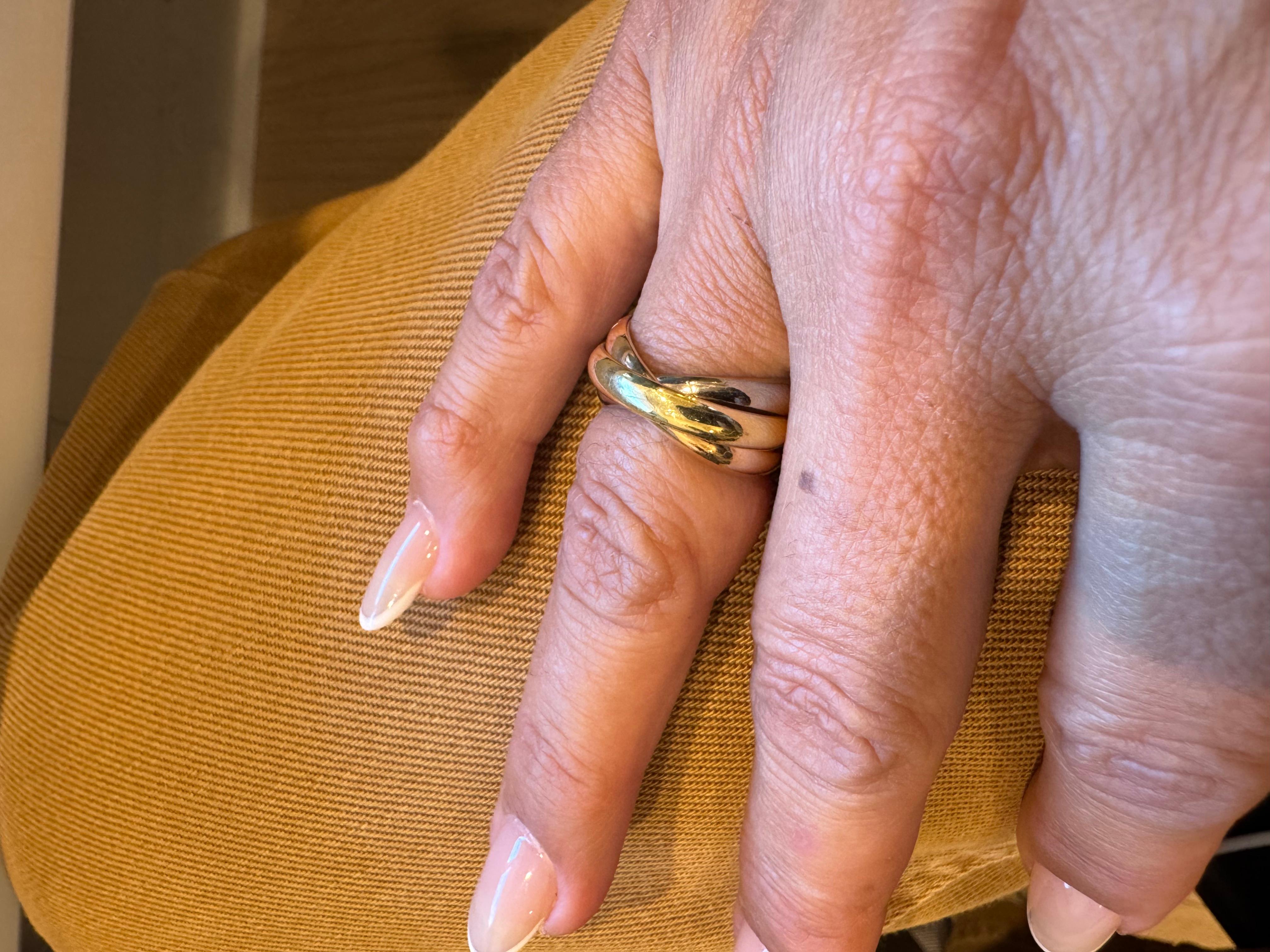 Anello Cartier Trinity in oro in vendita 2