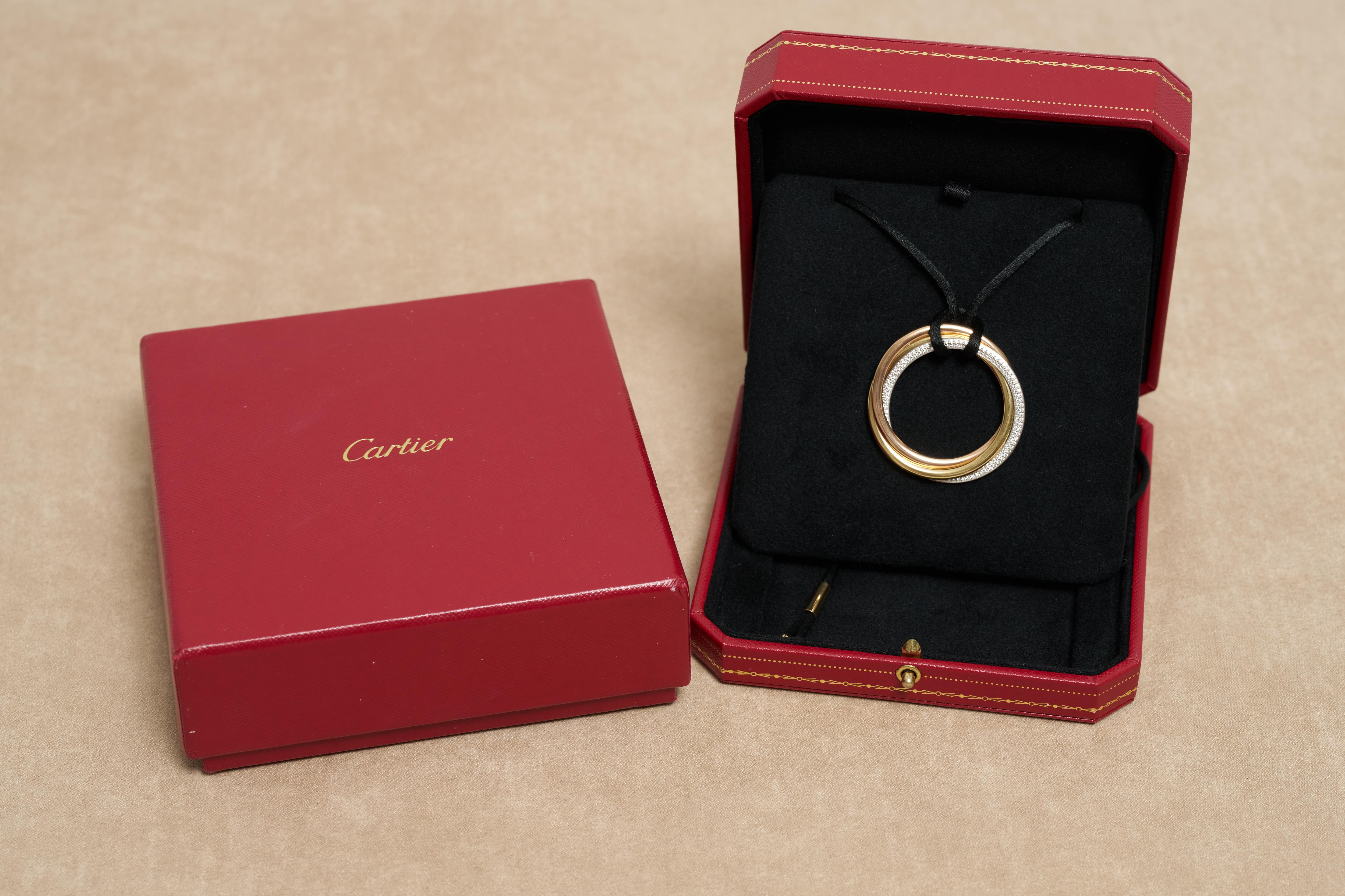 Cartier, grand collier Trinity Loop en or jaune, rose et blanc 18 carats avec diamants 0,9 carat en vente 6