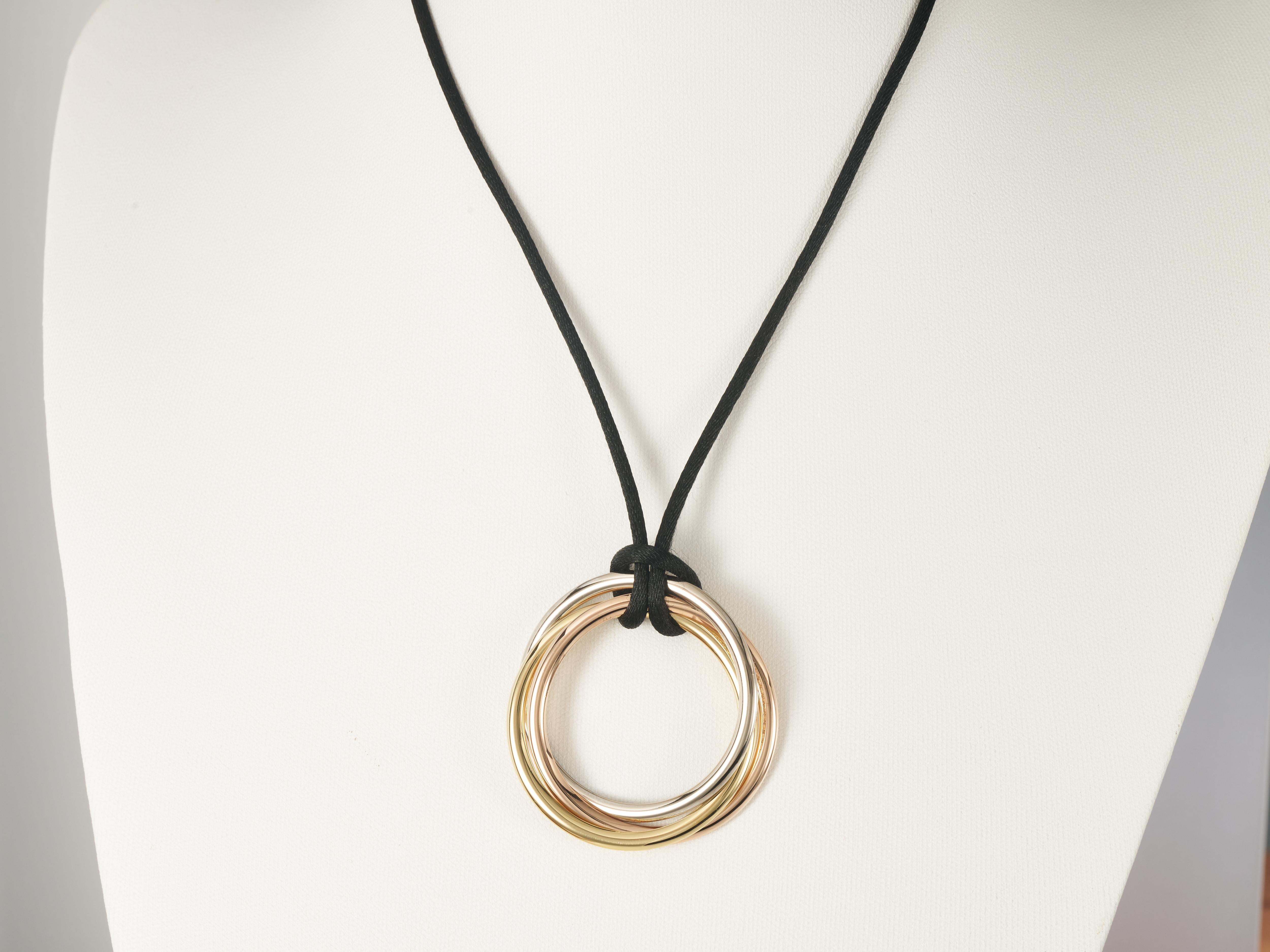 Cartier, grand collier Trinity Loop en or jaune, rose et blanc 18 carats avec diamants 0,9 carat en vente 3