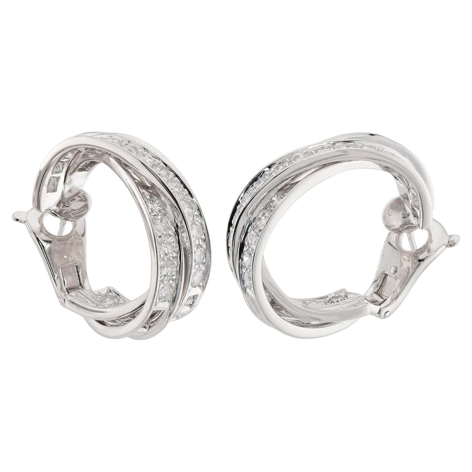 CARTIER Boucles d'oreilles larges Inside Out en or blanc et diamants naturels Trinity Pour femmes en vente