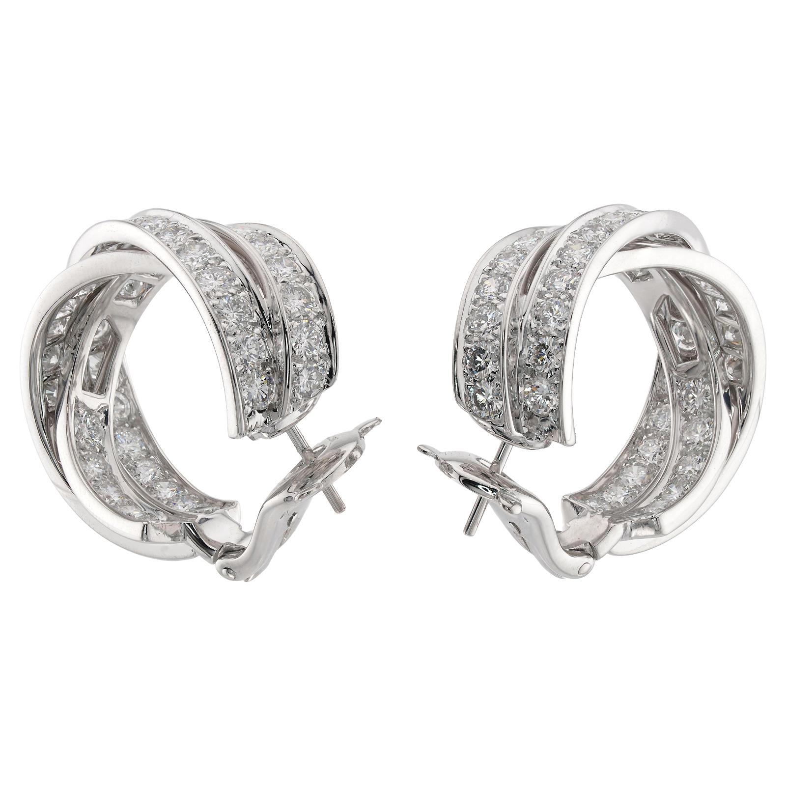 CARTIER Boucles d'oreilles larges Inside Out en or blanc et diamants naturels Trinity en vente 1