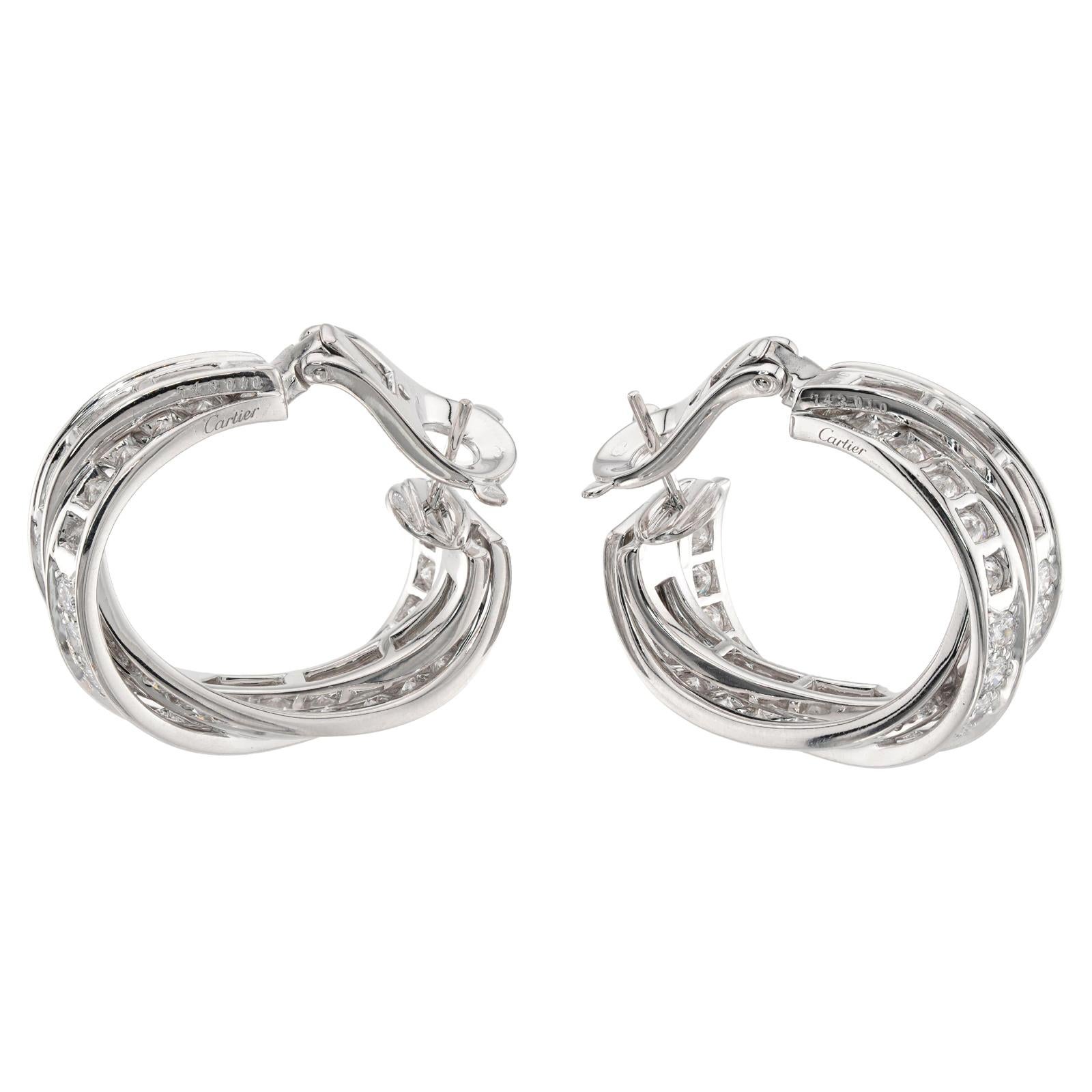 CARTIER Boucles d'oreilles larges Inside Out en or blanc et diamants naturels Trinity en vente 2