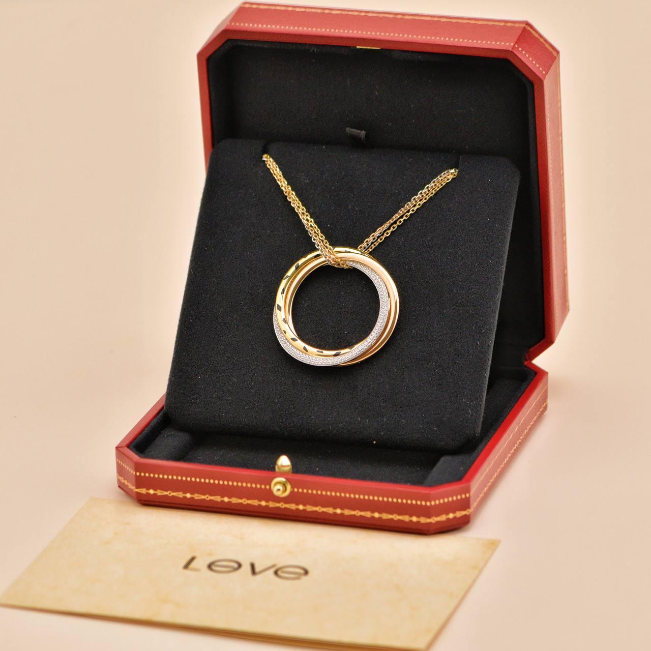 SKU	33301821
Kommt mit	Vollständiger Satz (Box + Karte)
Datum	2015
Modell	N3028300
Seriennummer	UF****
Metall	18k Gelbgold, 18k Weißgold, 18k Roségold
Steine	Diamant
Gesamtgewicht der Diamanten	0,88ct ungefähr
Gewicht	Ungefähr 35,82 g
Länge	Ungefähr