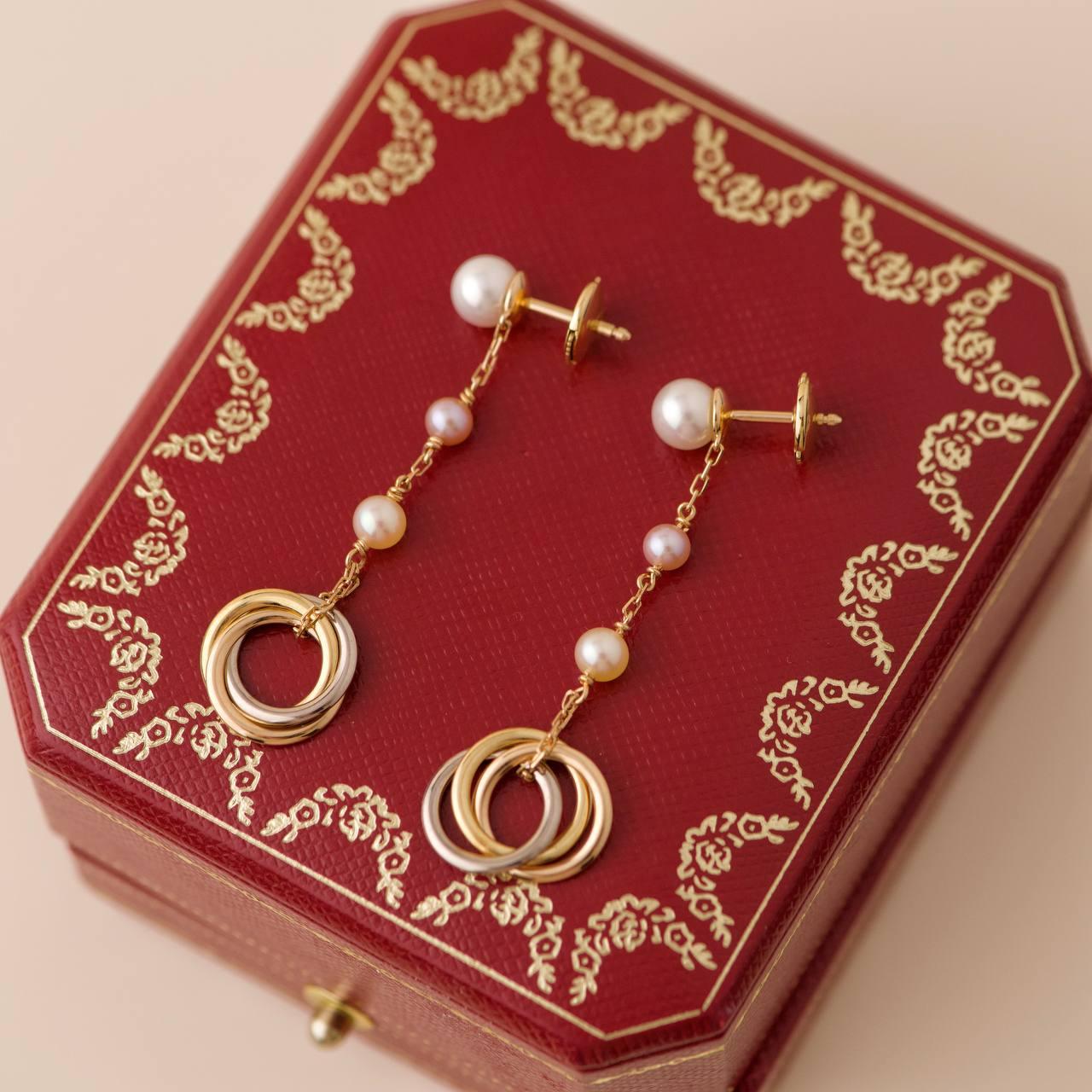 SKU	33301238
Comes With	Box Only
Date	2012
Model	B8043500
Serial Number	TO****
Metal	18k Yellow Gold, 18k Rose Gold, 18k White Gold
Stones	Pearl
Weight	Approximately 6.52 g
Length	Approximately 4.8
