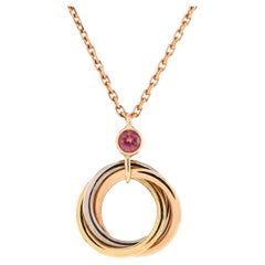 Cartier, collier pendentif Trinity en or tricolore 18 carats avec saphir rose