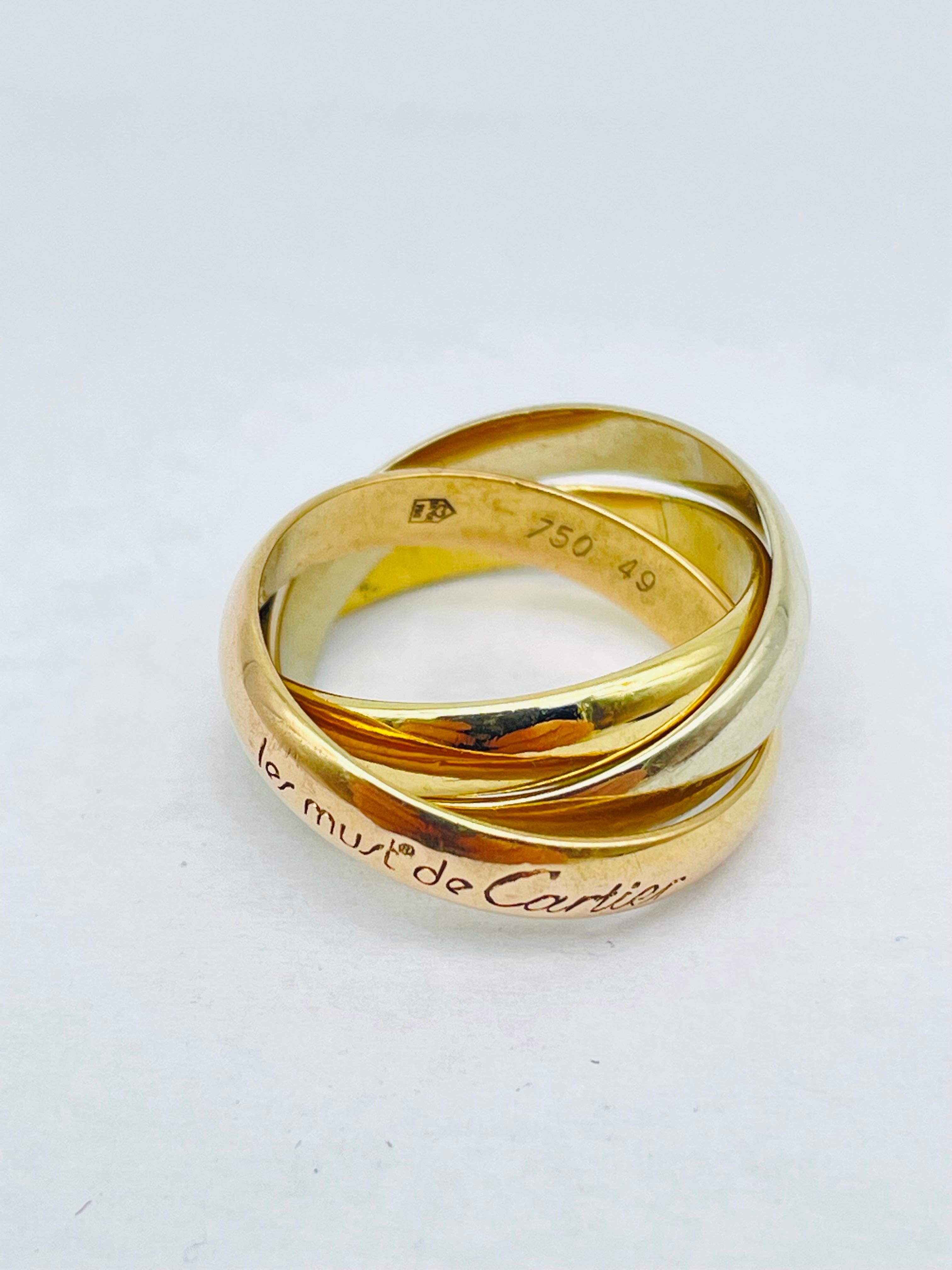 Cartier Trinity Ring in 18k 3 Tone 'Tricolor' Gold In Good Condition For Sale In Berlin, BE
