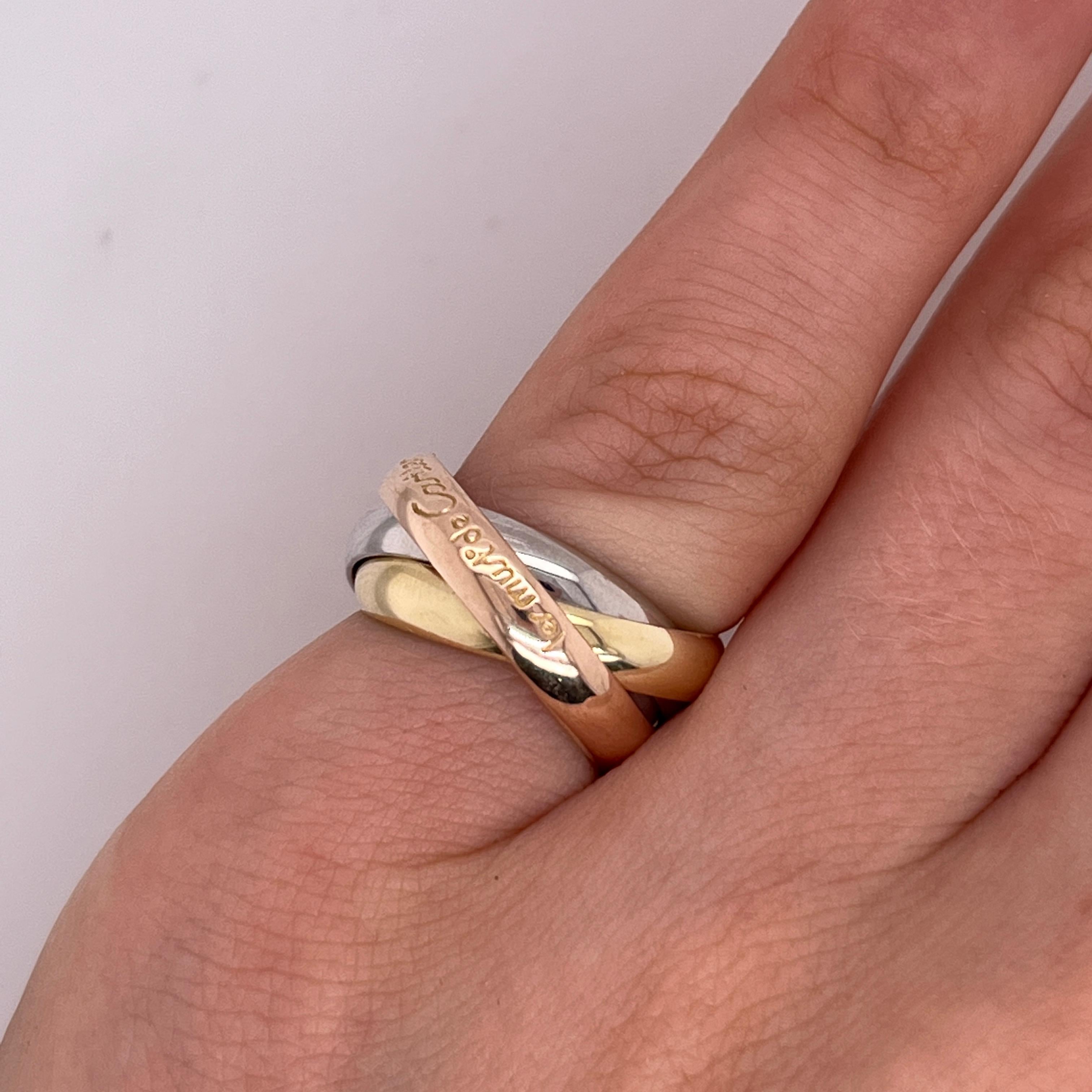 Ikonisches Design mit drei ineinandergreifenden Bändern aus 18 Karat Gelb, 
Weiß- und Roségold, die Freundschaft, Liebe und Treue symbolisieren.
Breite des Bandes: 3,4 mm 
Gesamtgewicht: 6,98g
Ring Größe: G

Wir bieten eine schnelle und zuverlässige