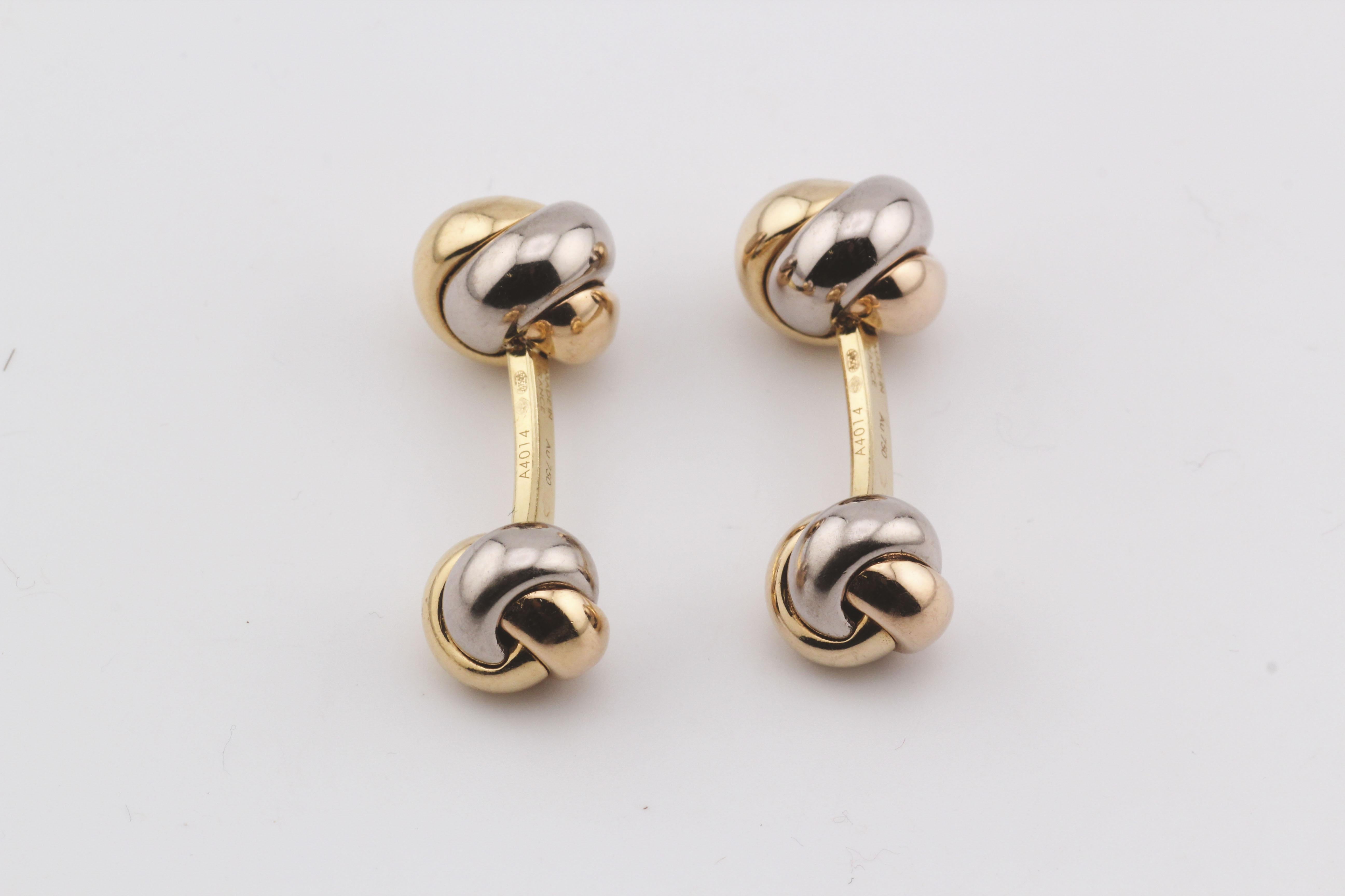 Cartier Trinity, clous de manchette nœuds tricolores en or 18 carats Bon état - En vente à Simpsonville, SC