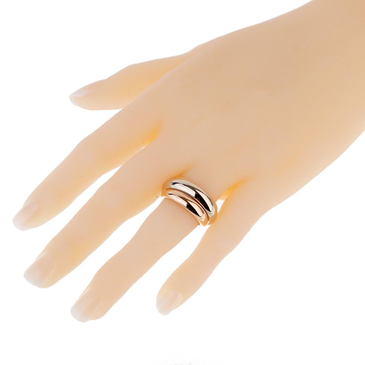 This stunning Cartier Trinity vintage ring features Cartier tricolor 18k yellow rose gold and white gold, gracefully and seamlessly curving together around each other on the finger.

Size 5 1/2 / 51 Eu
Width: .39