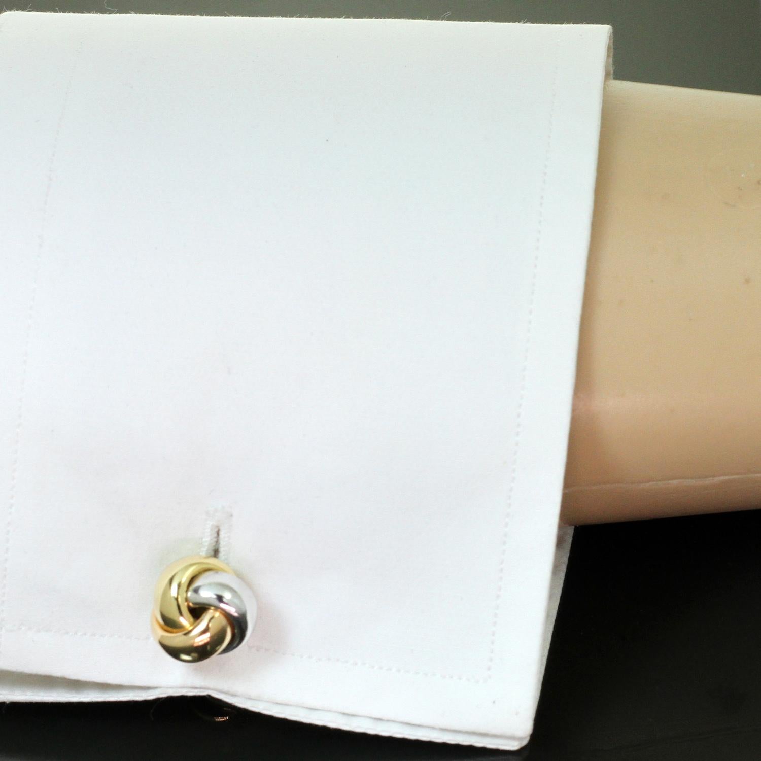 Cartier Trinity Tri-Gold Classic Knot Cufflinks In Excellent Condition For Sale In New York, NY