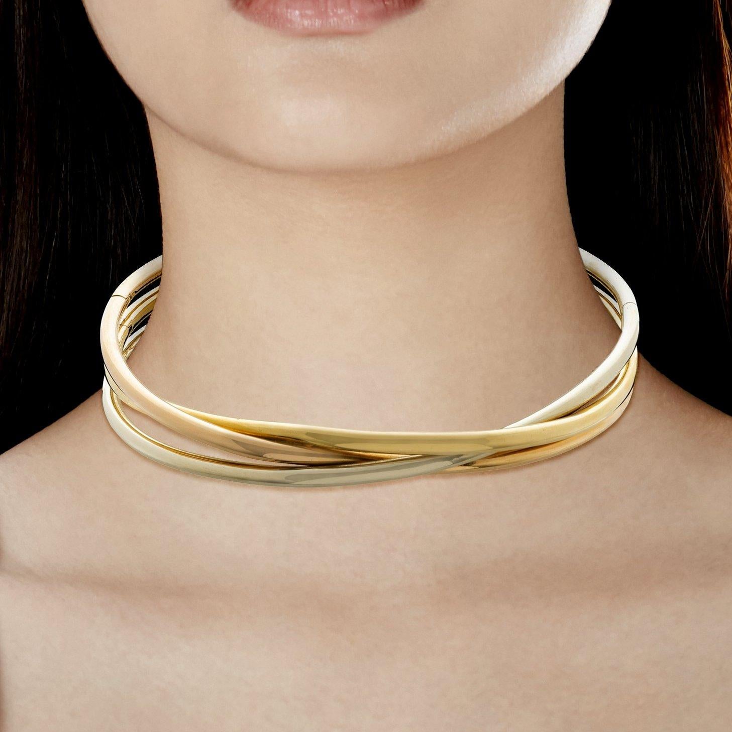 Le collier ras de cou Trinity en or blanc jaune rose de Cartier est une création saisissante qui incarne l'élégance et l'innovation de la collection emblématique Trinity de la Maison. Fabriqués à partir d'or blanc, jaune et rose 18 carats, chacun
