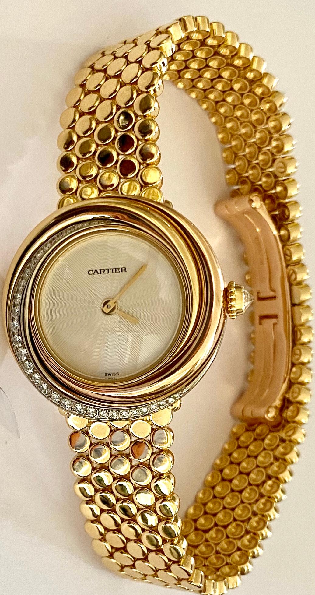 Cartier, Trinity Watch in 18 Karat Gold 33 Diamonds and a 18 Karat Gold Bracelet In Excellent Condition In Heerlen, NL