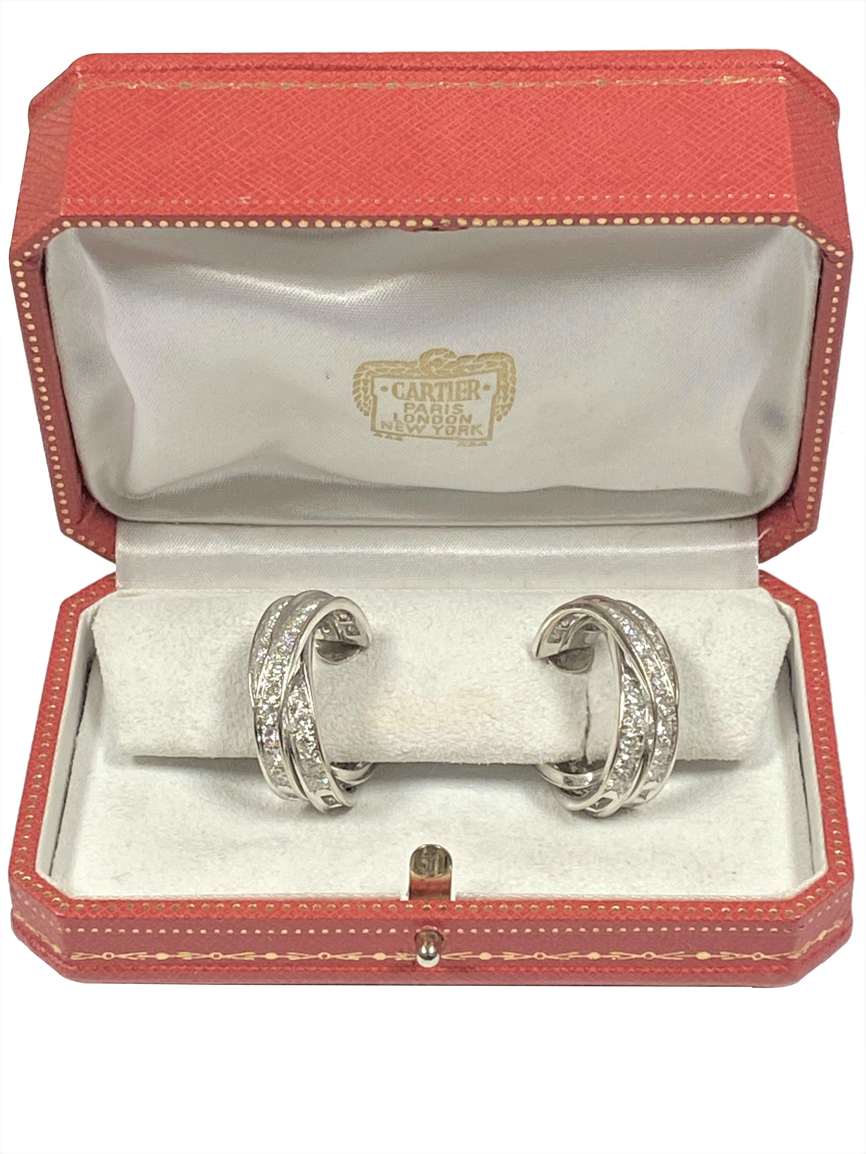 Boucles d'oreilles Cartier Trinity en or blanc et diamants, grand anneau 3 rangs Pour femmes en vente
