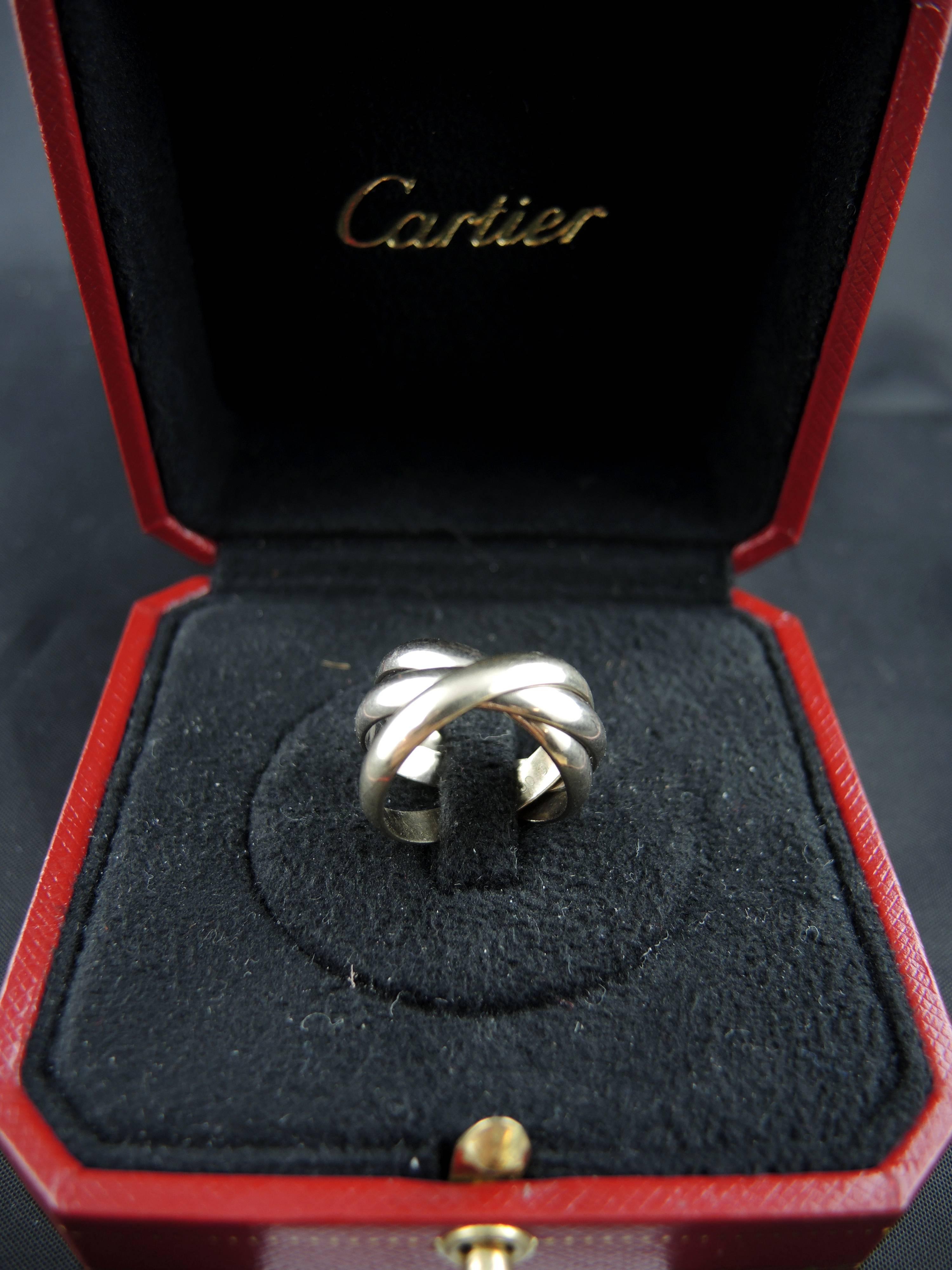 Cartier Trinity White Gold Band Wedding Ring In Good Condition For Sale In Paris, FR