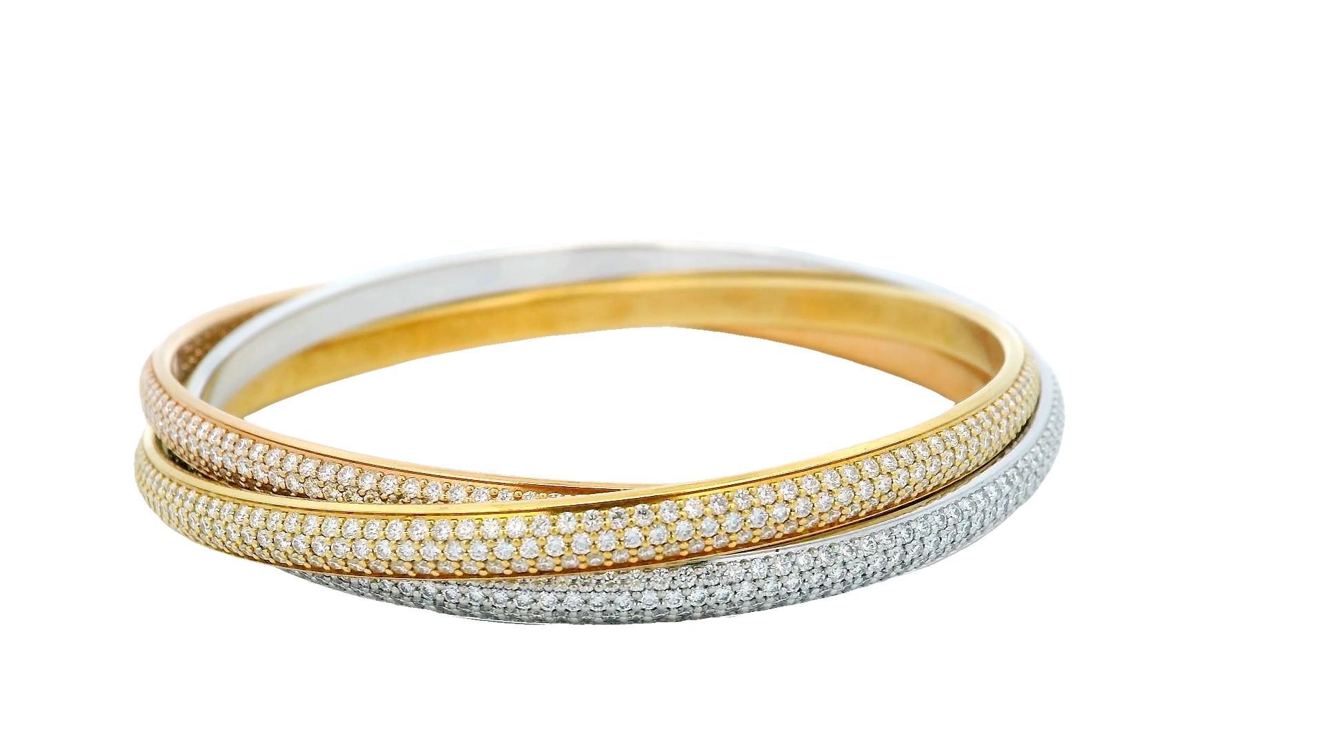 Cartier Trinity Bangle largo con pavé In condizioni ottime in vendita a Great Neck Plaza, NY