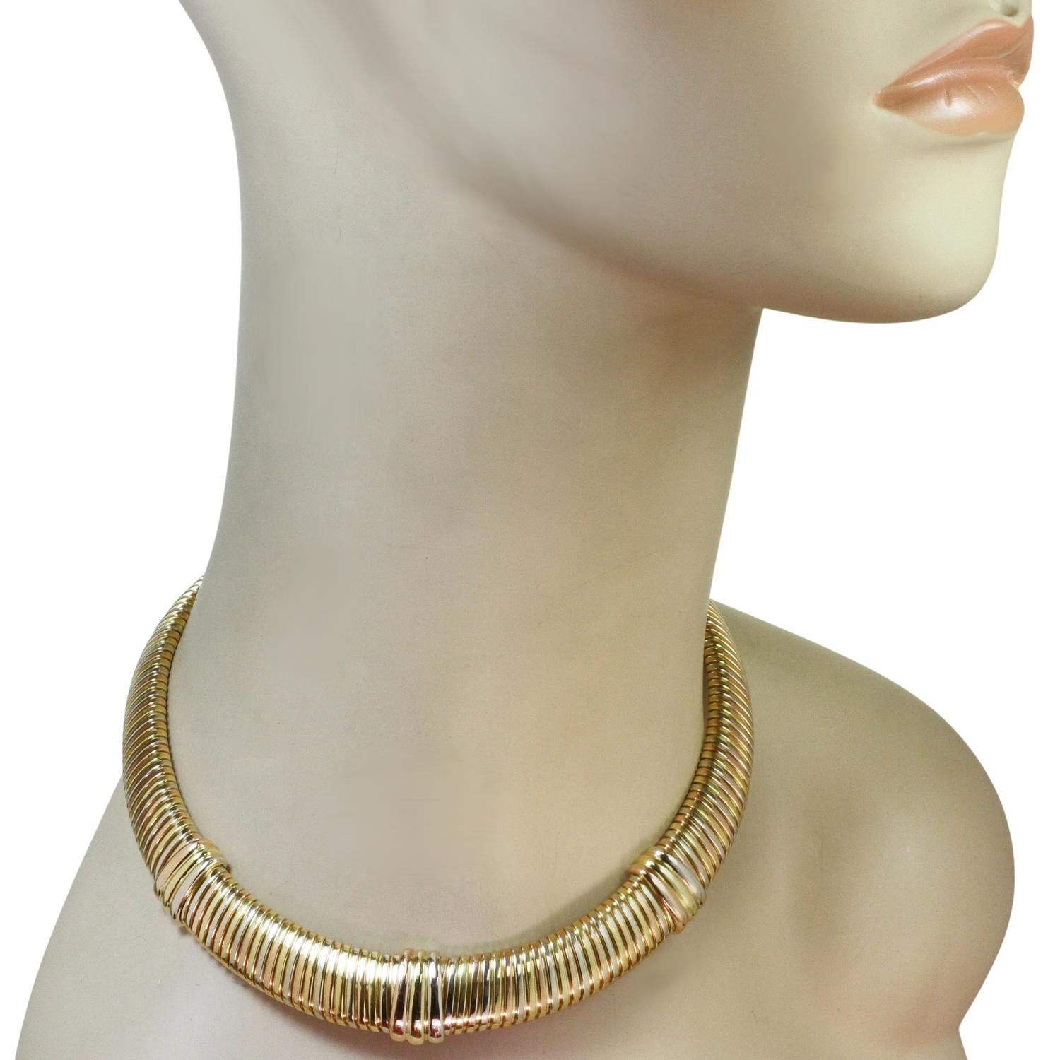 CARTIER Tubogas Trinity 18k Tri-Gold Vintage 1980s Collar Necklace  In Excellent Condition For Sale In New York, NY