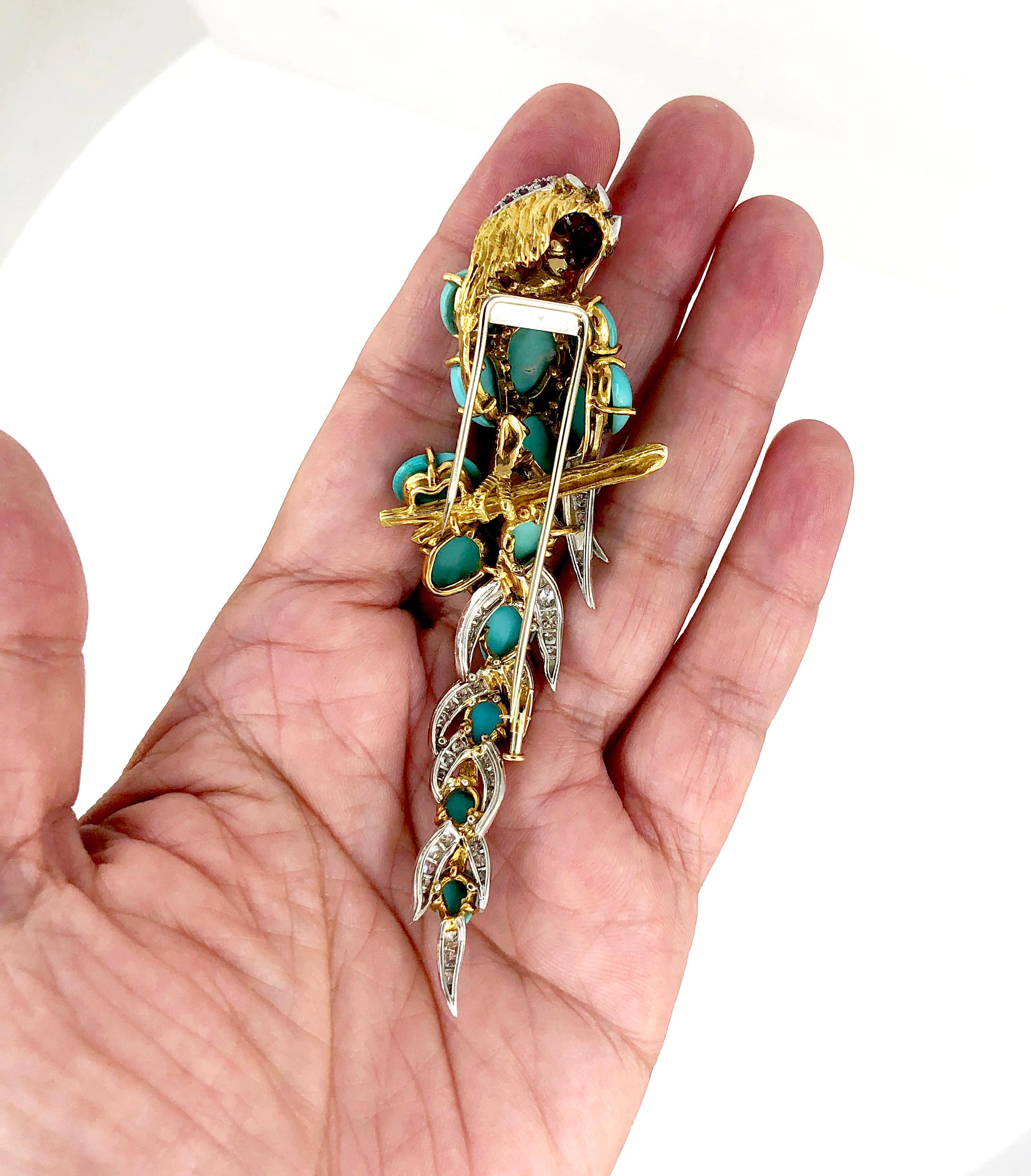 Taille mixte Cartier Broche oiseau turquoise, diamant et émeraude en vente