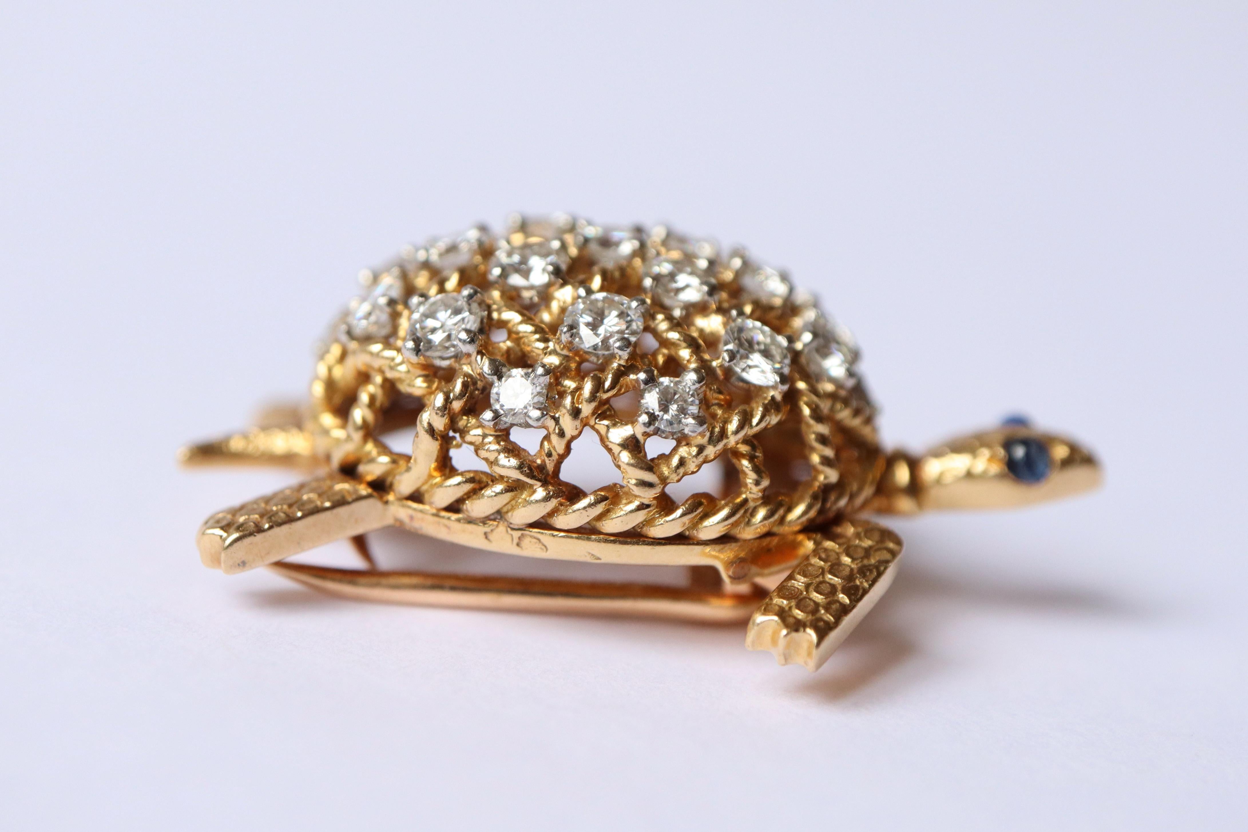 Women's or Men's Cartier Brooch Turtle Clip in 18K 750‰ Yellow Gold and Diamonds For Sale