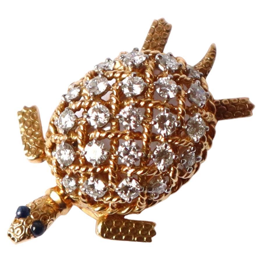 Cartier Brooch Turtle Clip in 18K 750‰ Yellow Gold and Diamonds For Sale
