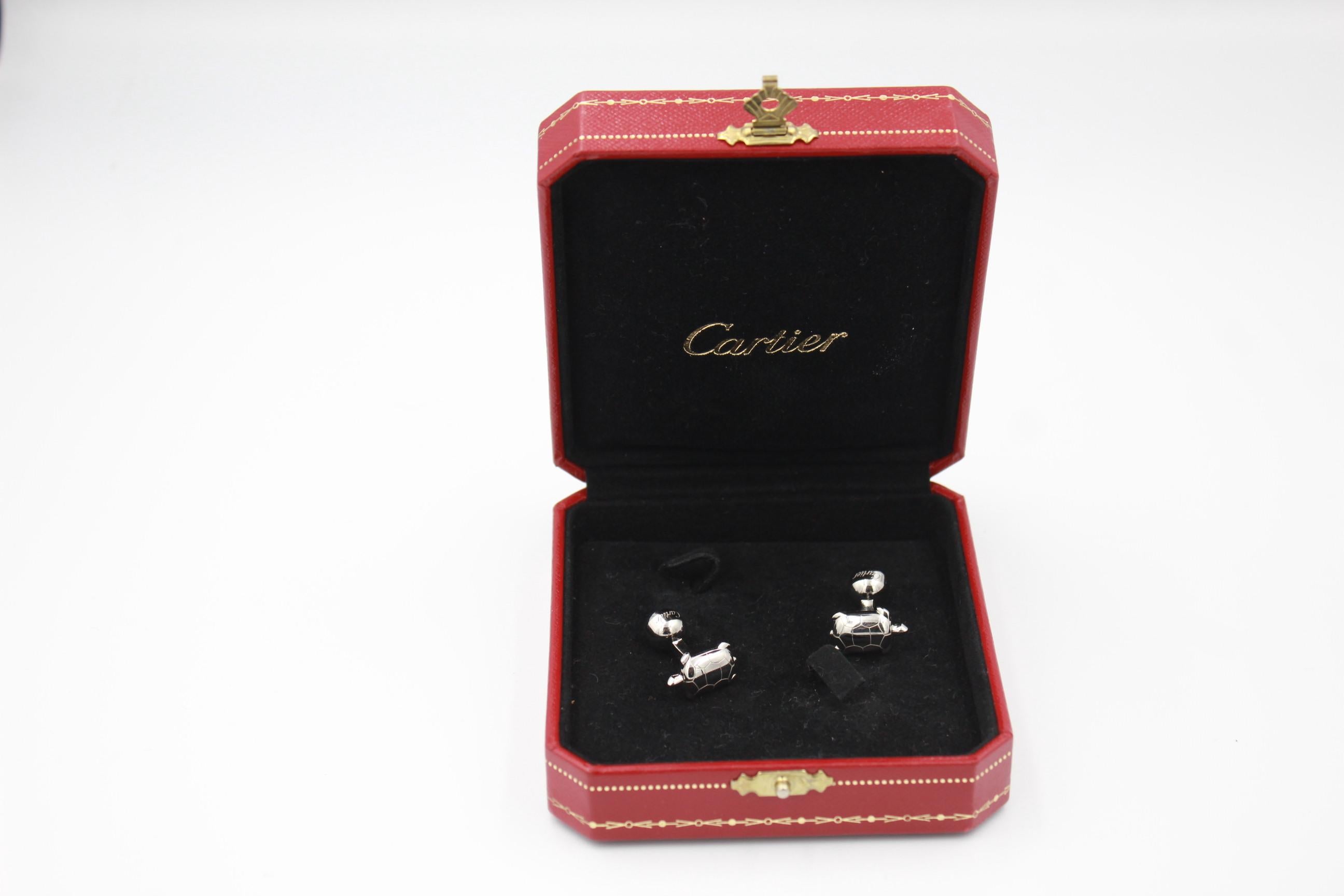 Nice pair of Cartier silver cufflinks in the shape of a turtle.
no longer produced
With box
Really god condition