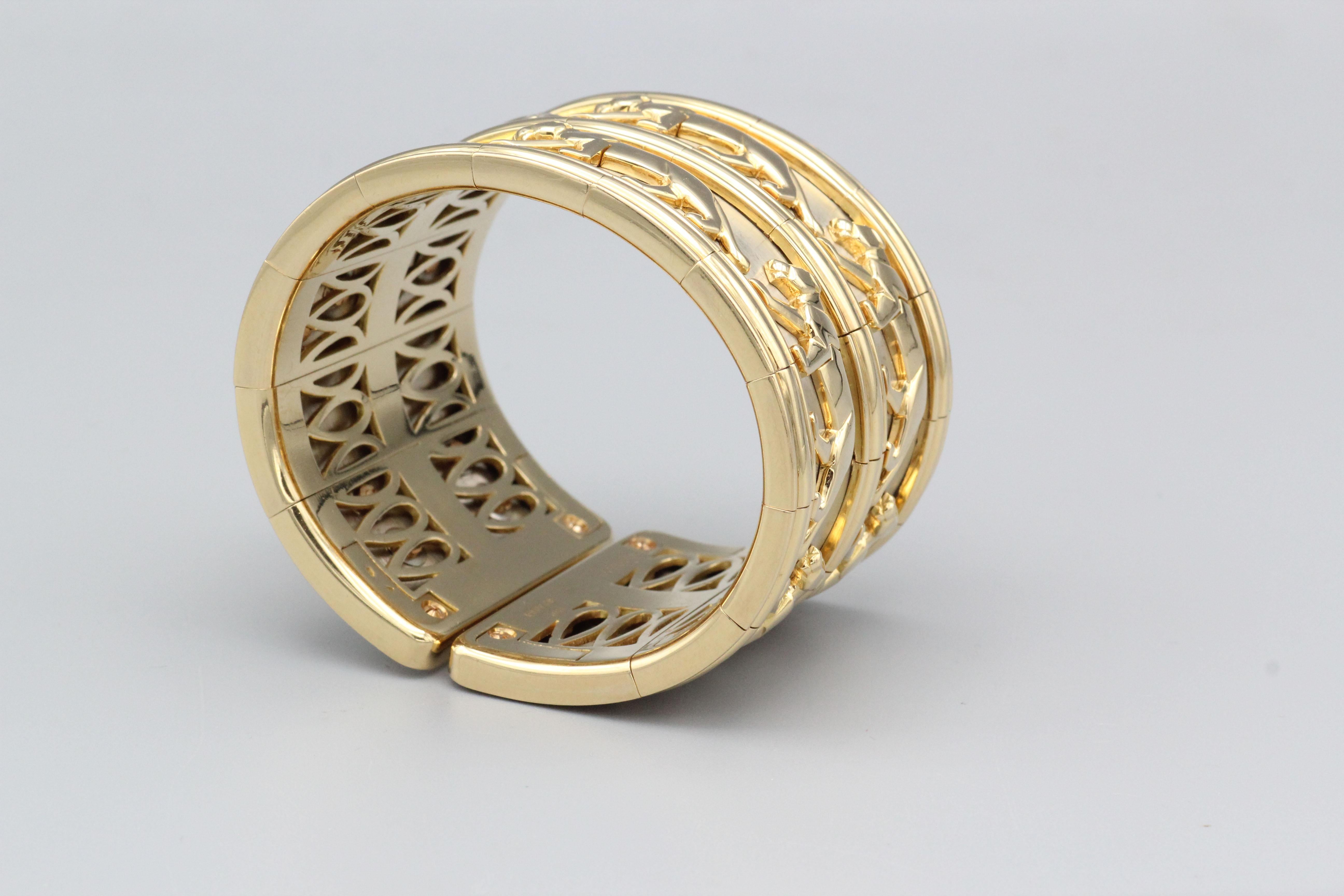 Cartier: 18 Karat Gelb- und Weißgold Manschettenarmband mit zwei Reihen Spaziergängen und Panther 1
