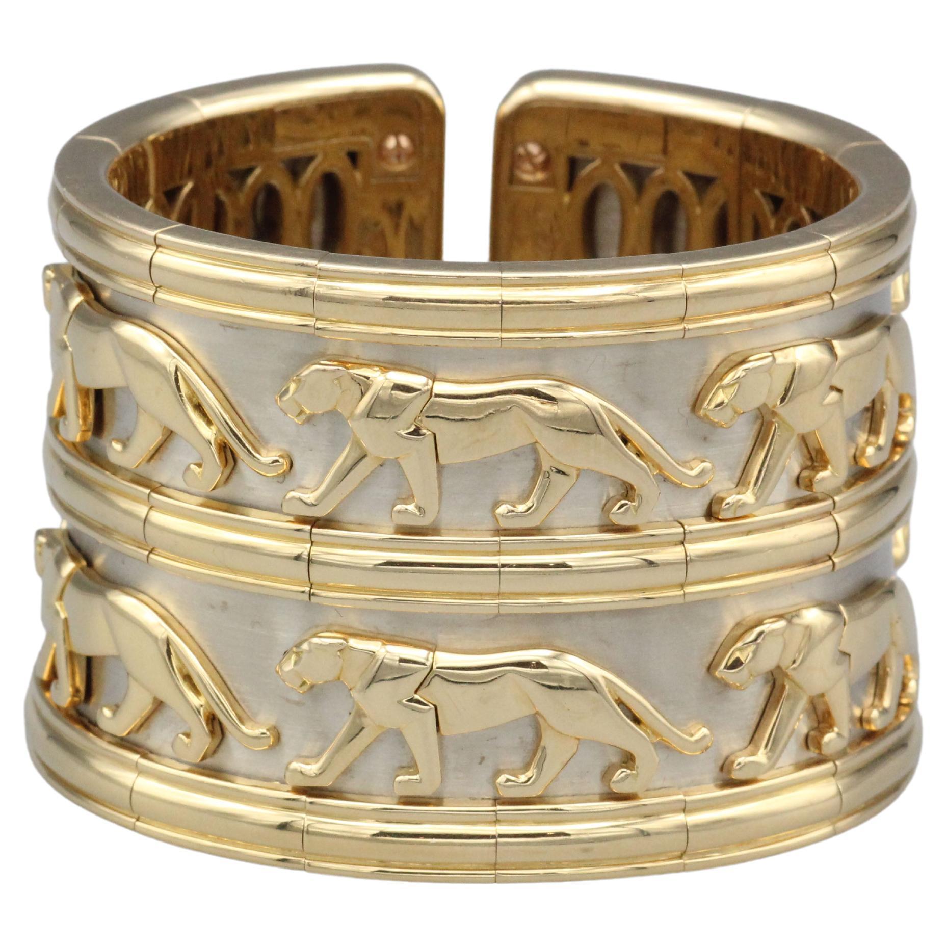 Cartier: 18 Karat Gelb- und Weißgold Manschettenarmband mit zwei Reihen Spaziergängen und Panther im Angebot