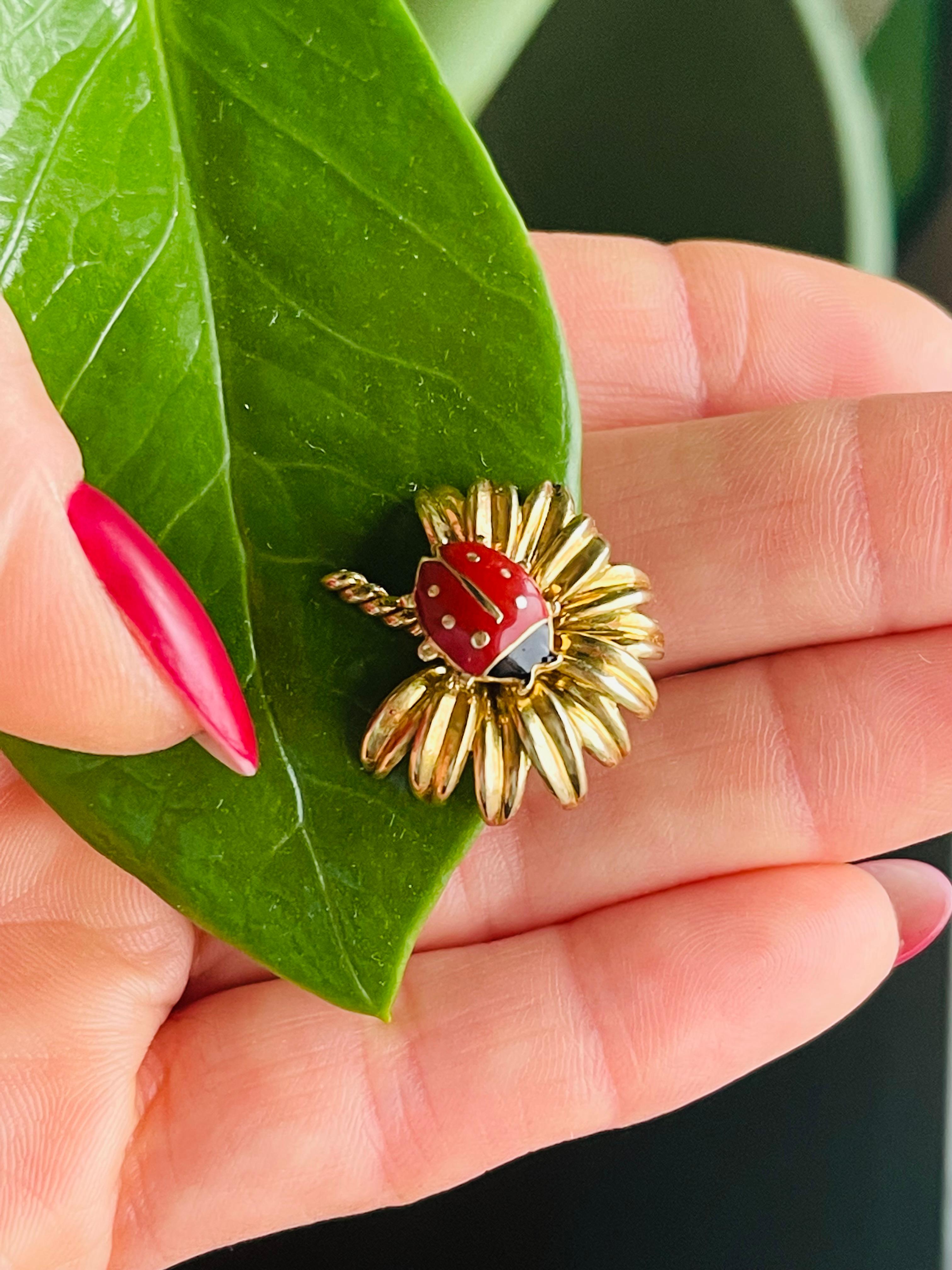 Cartier vintage 18-karat yellow gold and enamel brooch, featuring a ladybug resting on a flower 
Made in France, Paris, Circa 1950  -1960's 
Signed with Cartier, Paris, Serial number.
X - Ray been tested positive for 18kt. gold. 

Dimensions