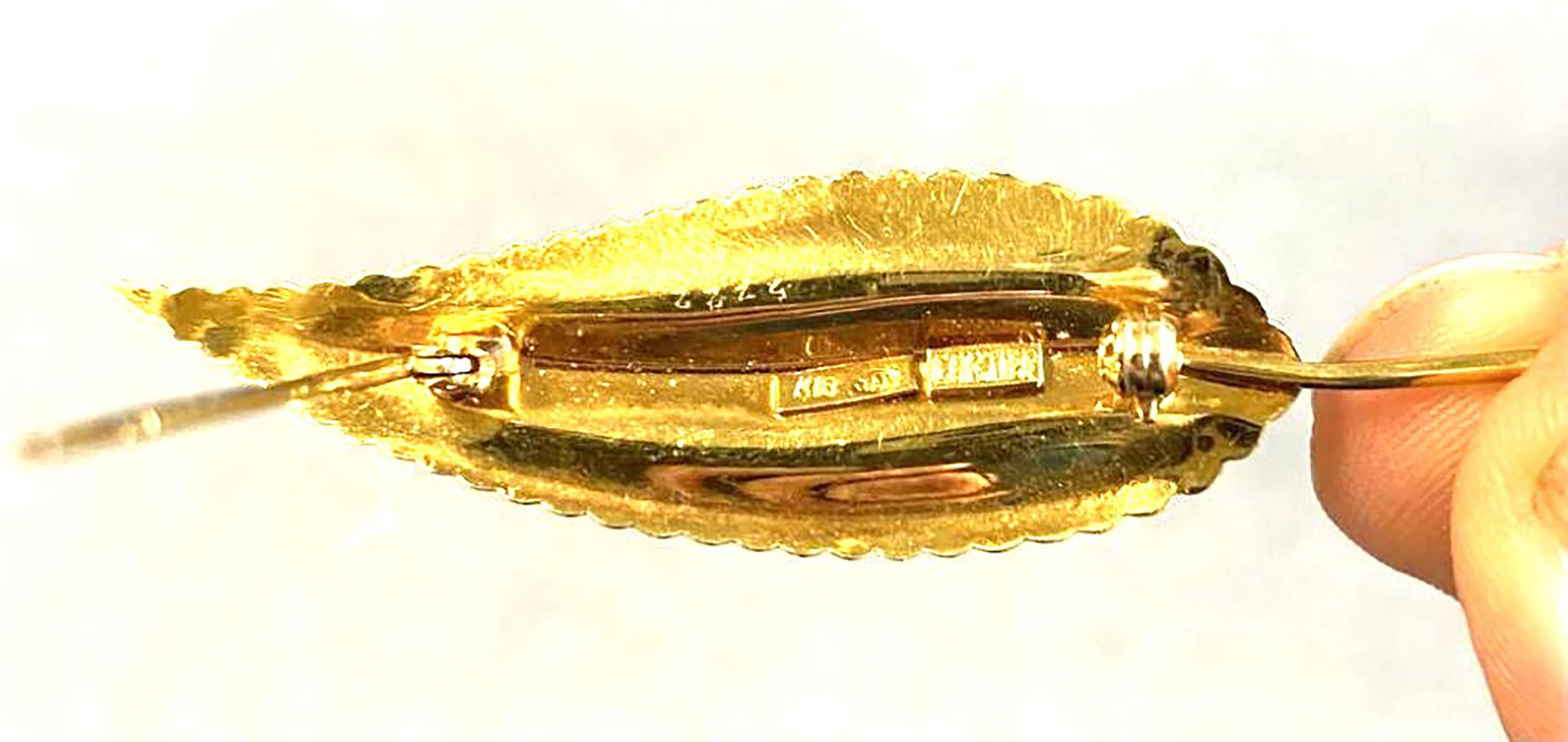 Cartier Vintage 18 Karat Yellow Gold Leaf and Pearl Brooch In Good Condition For Sale In New York, NY
