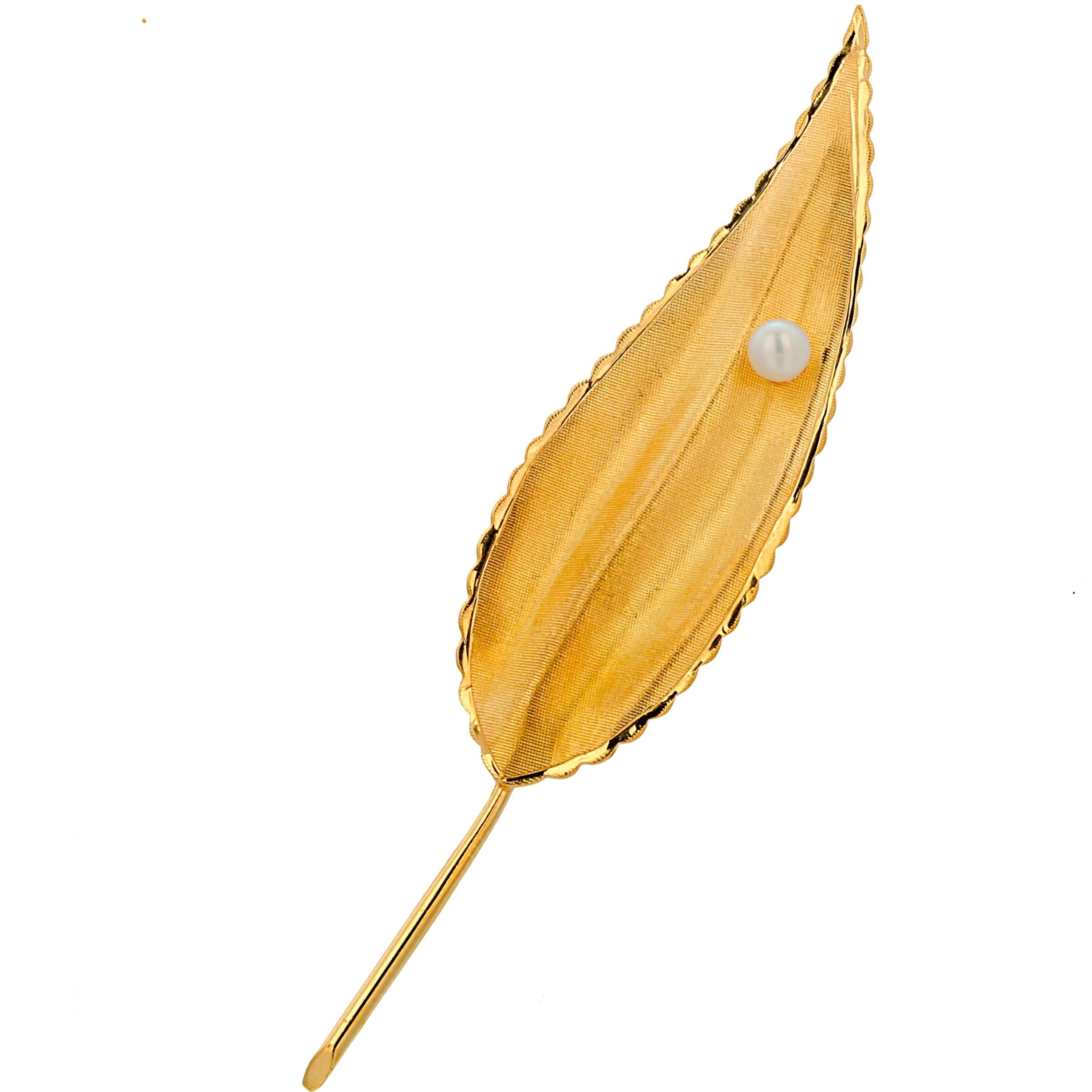 Cartier Vintage 18 Karat Yellow Gold Leaf and Pearl Brooch For Sale 1