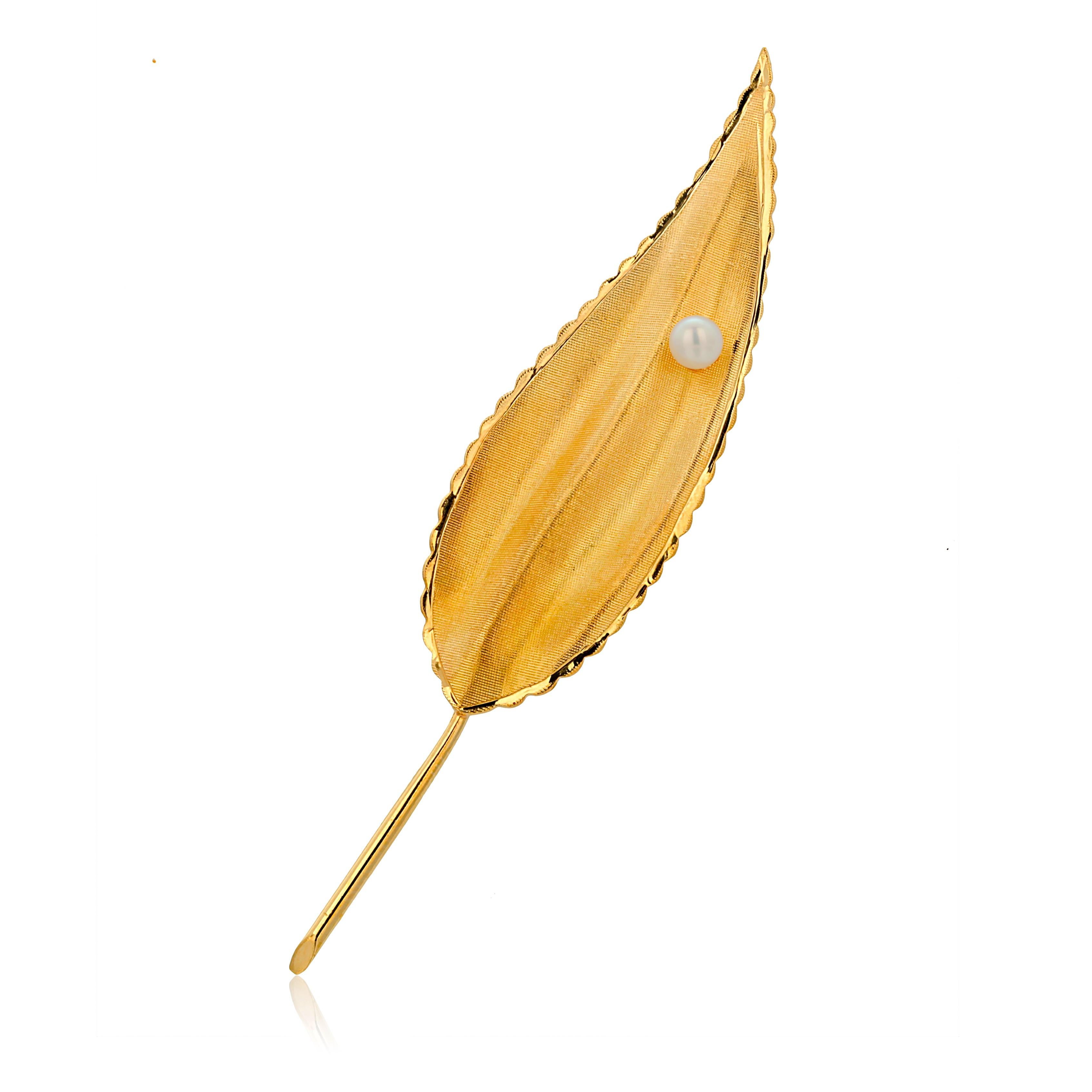 Cartier Vintage 18 Karat Yellow Gold Leaf and Pearl Brooch For Sale 2