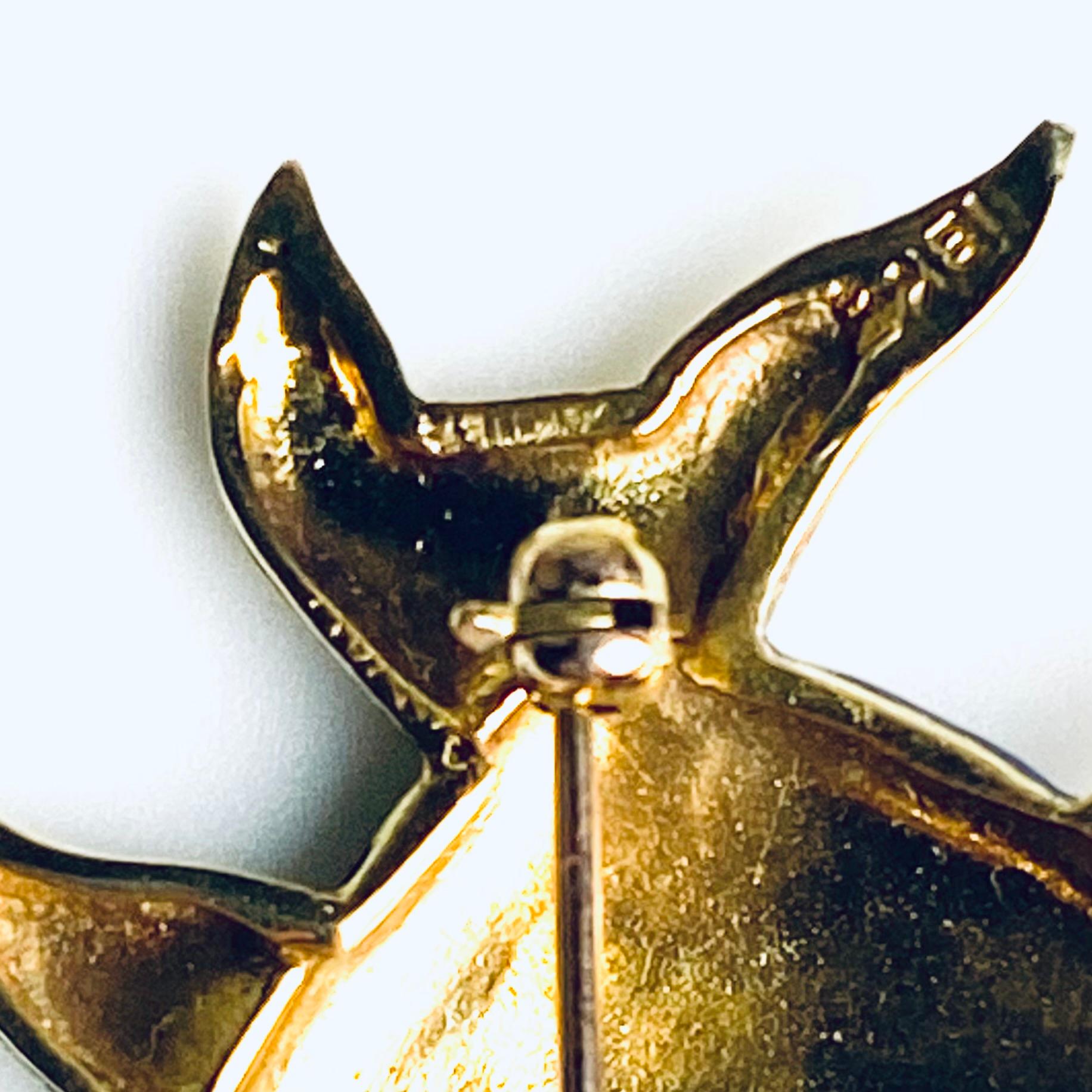 Cartier Vintage 18K Yellow Gold Blue Green Enamel Fish Brooch with Ruby Eye In Good Condition For Sale In New York, NY