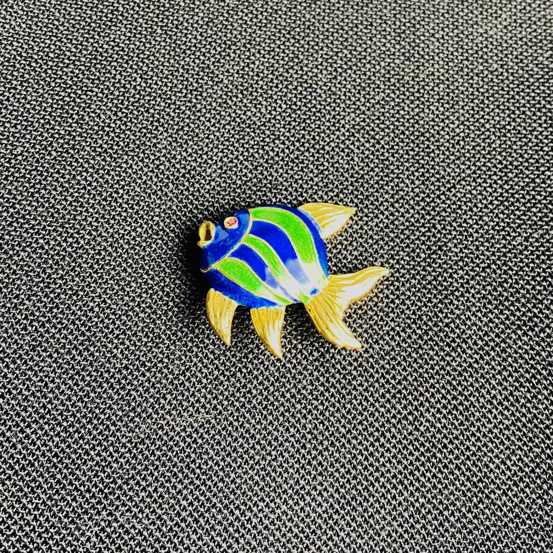 Cartier Vintage 18K Yellow Gold Blue Green Enamel Fish Brooch with Ruby Eye For Sale 2