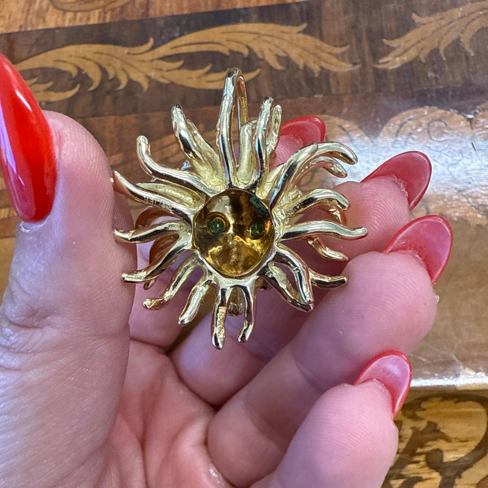 CARTIER Vintage Pendentif or jaune 18k et chrysoprase Lion Méduse Lion Zodiac en vente 1