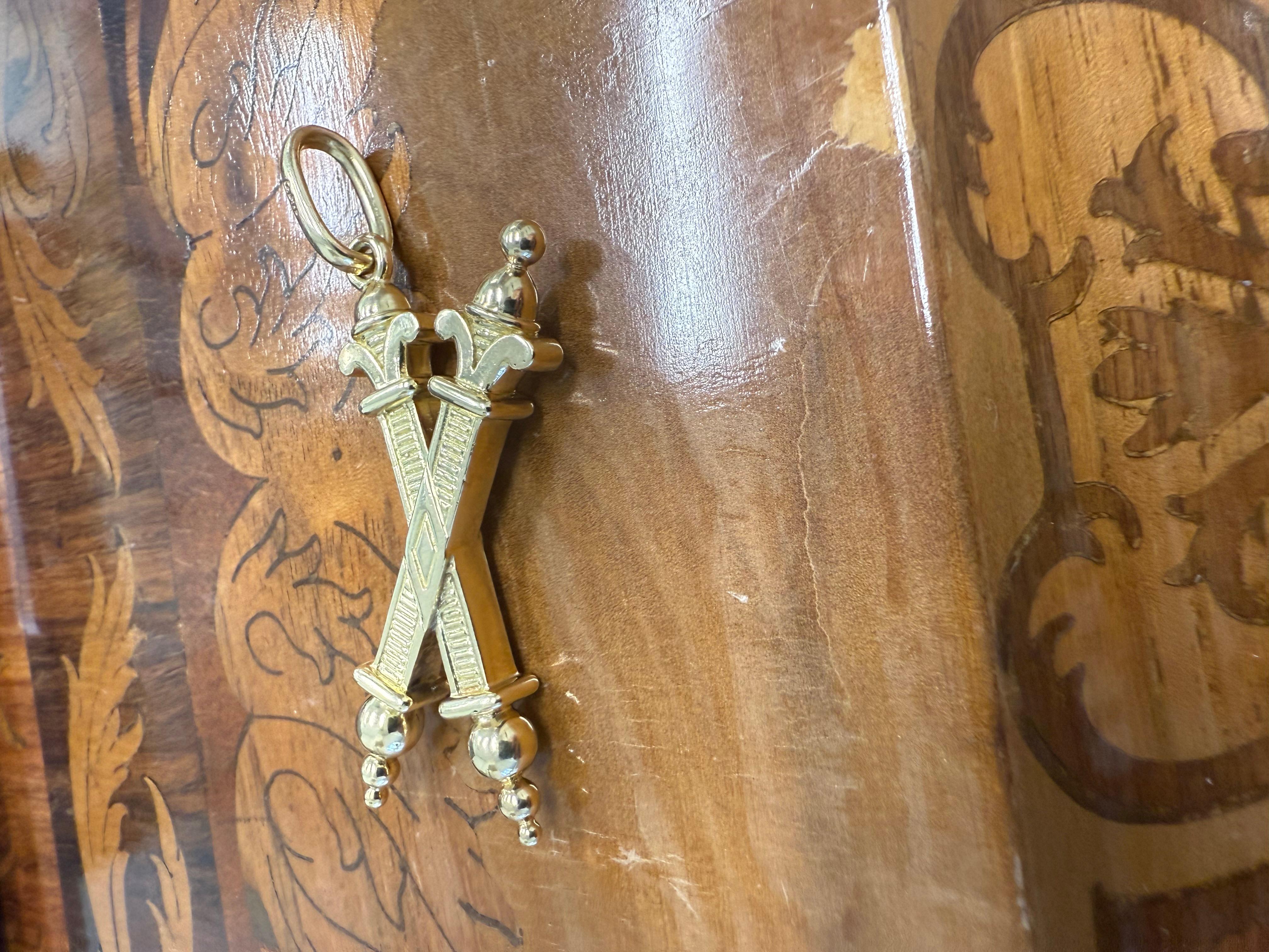 CARTIER Vintage 18k Yellow Gold Scroll Pendant Circs 1960s For Sale 1