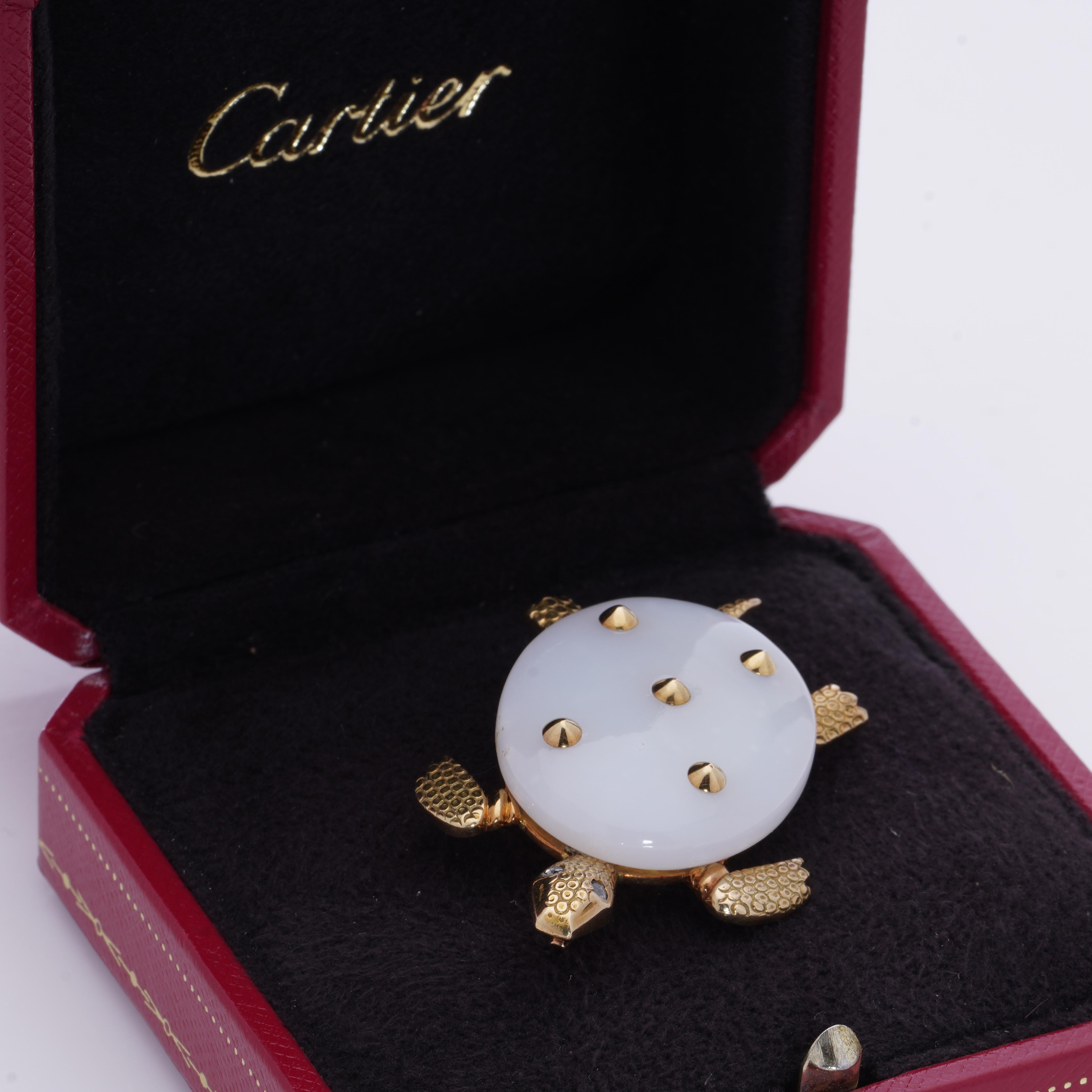 Women's or Men's Cartier vintage 18kt. yellow gold and white chalcedony turtle brooch For Sale