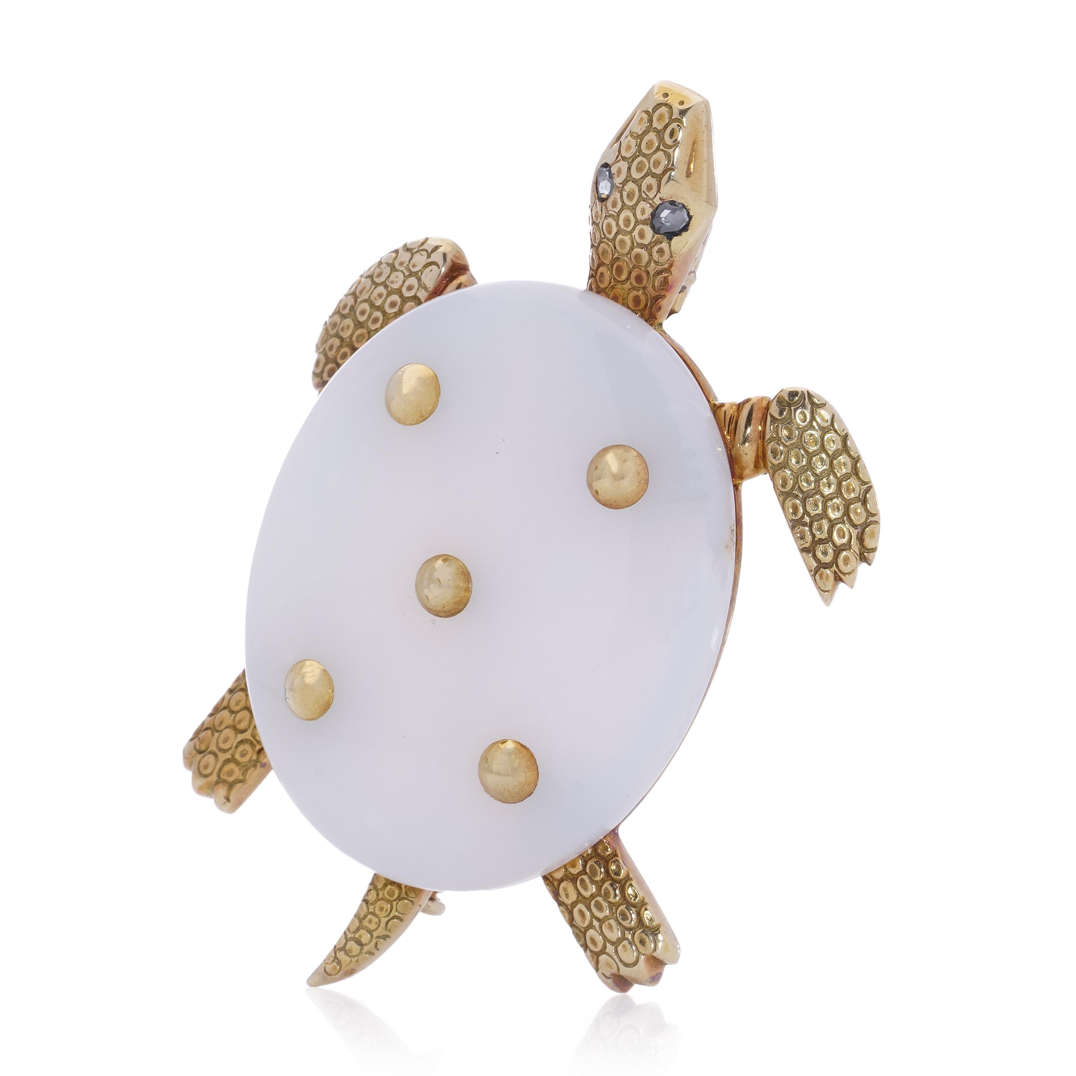 Women's or Men's Cartier vintage 18kt. yellow gold and white chalcedony turtle brooch For Sale