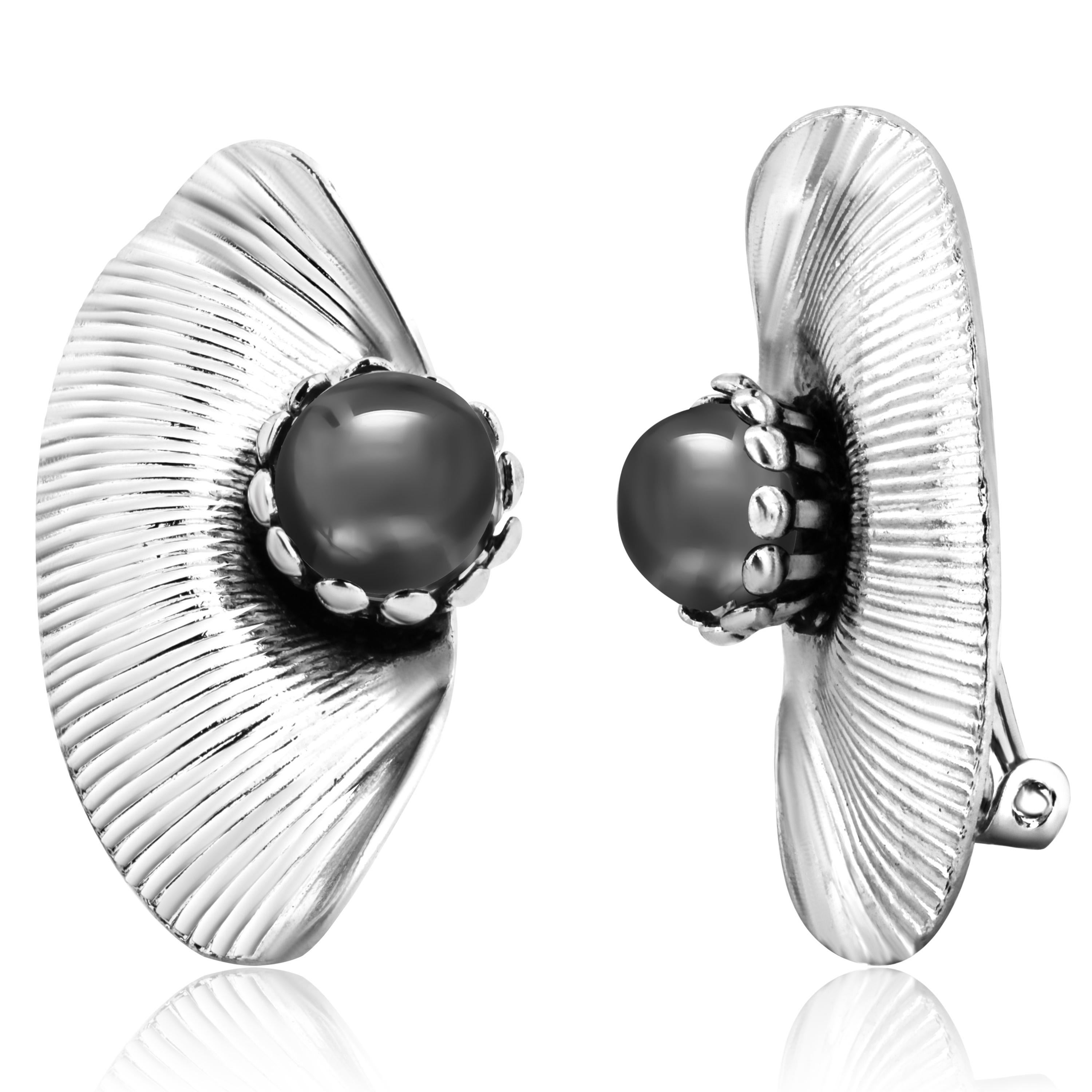 Cartier Vintage 1970 Silver Clip Earrings Black Stone 1.80 by 0.80 Inch Size In Good Condition In New York, NY
