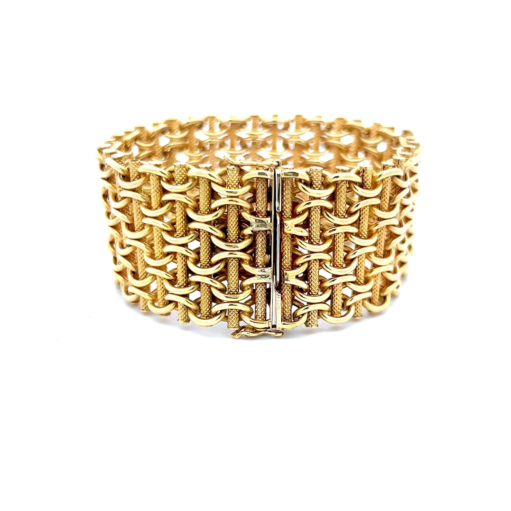 Cartier Vintage 44.80 Grams 18 Karat Yellow Gold Bracelet In Good Condition For Sale In New York, NY