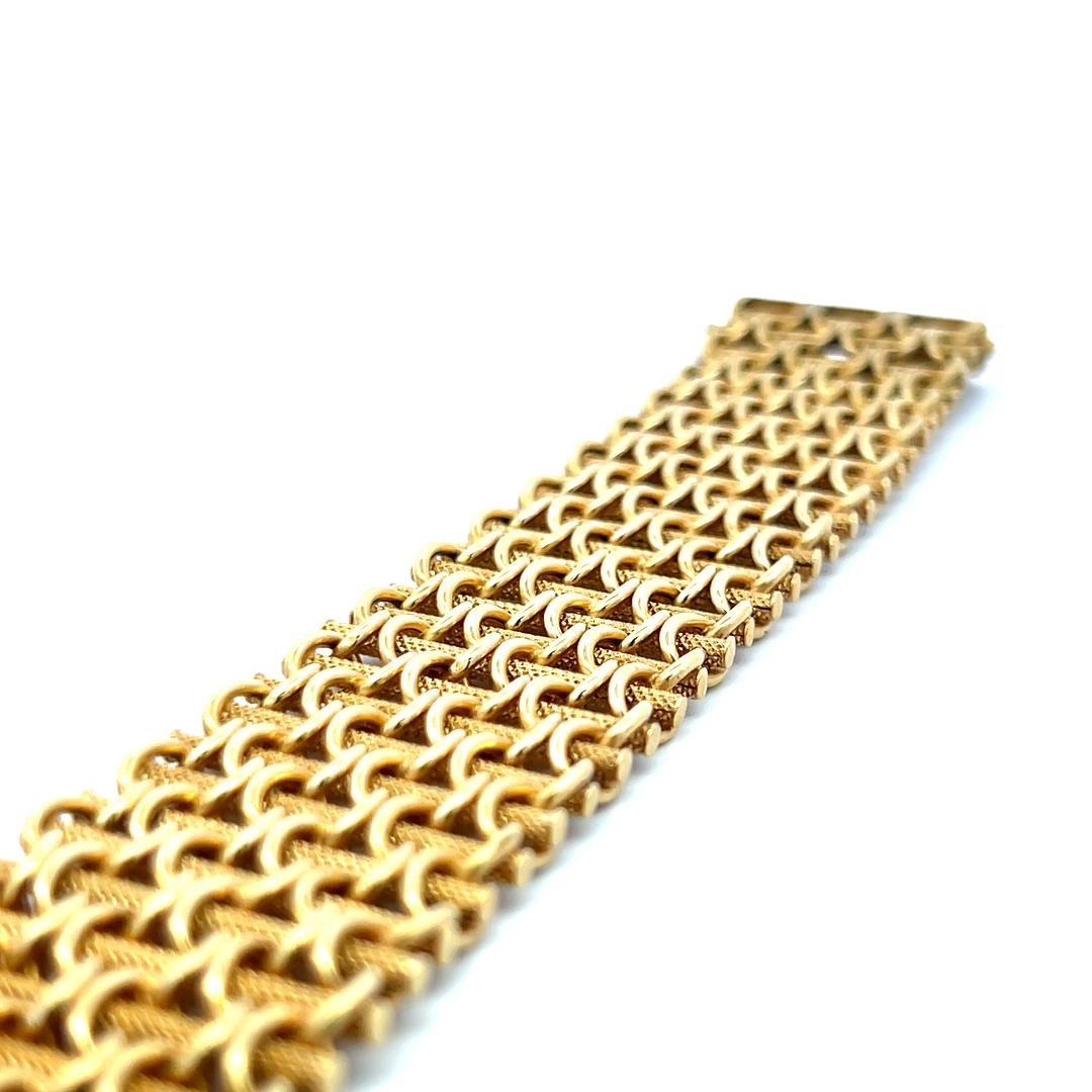 Cartier Vintage 44.80 Grams 18 Karat Yellow Gold Bracelet For Sale 4