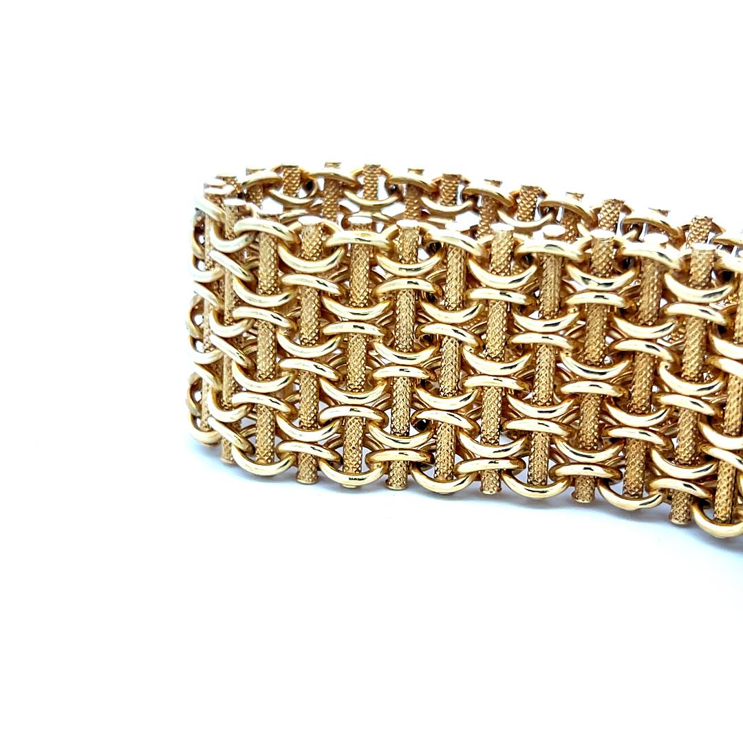 Cartier Vintage 44.80 Grams 18 Karat Yellow Gold Bracelet For Sale 5