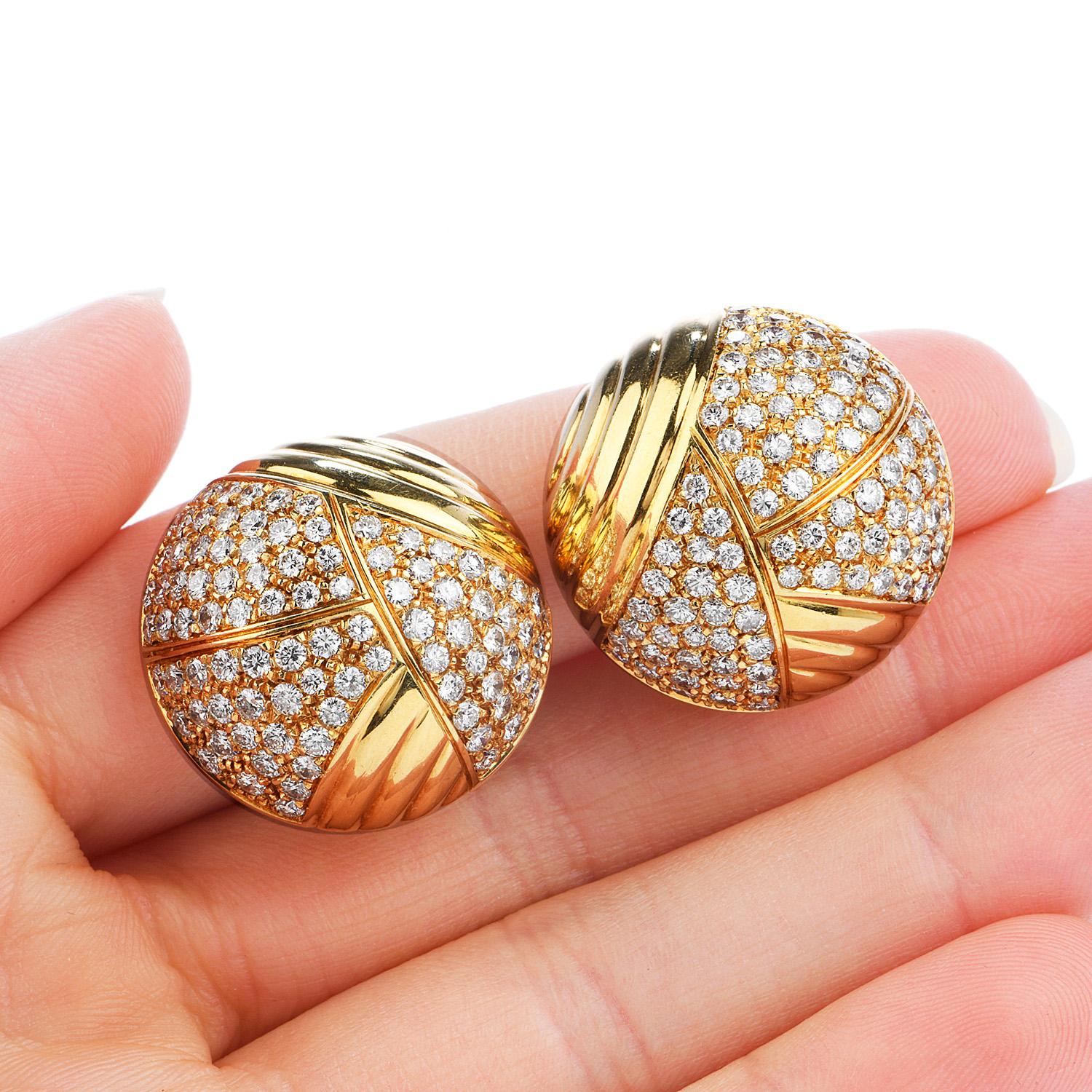 Cartier Vintage 6.10 Carat Diamond 18k Gold Dome Clip On Earrings In Excellent Condition For Sale In Miami, FL