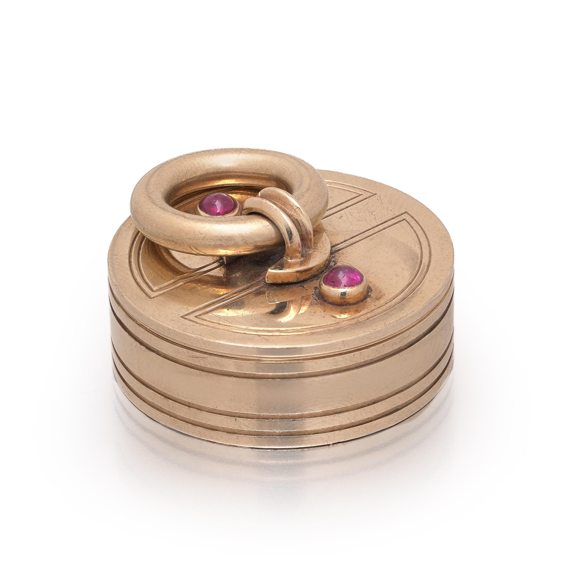 Oro Portapillole d'epoca Cartier in oro 9kt e rubino, Londra 1947 in vendita